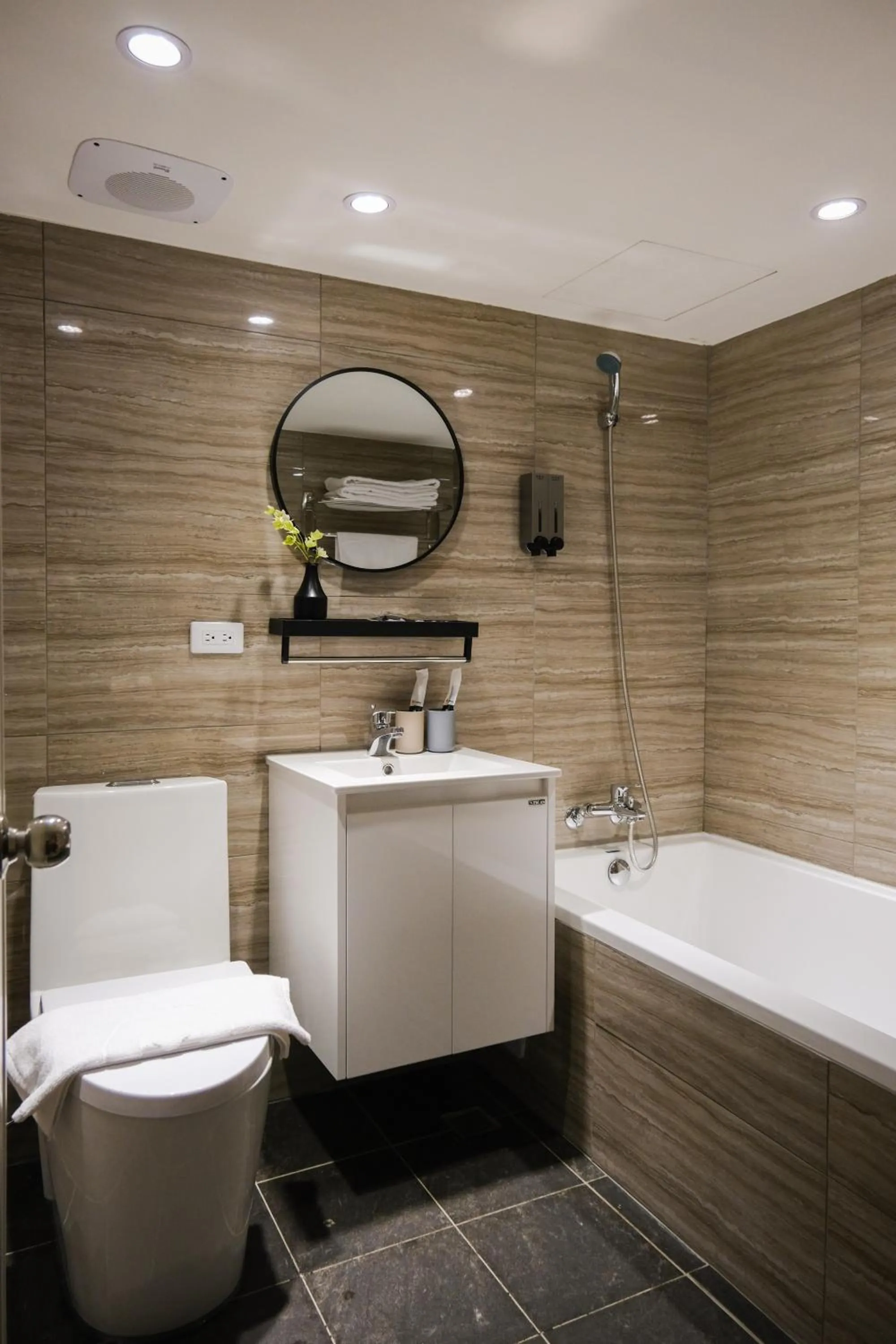 Toilet in Giant Rich Hotel