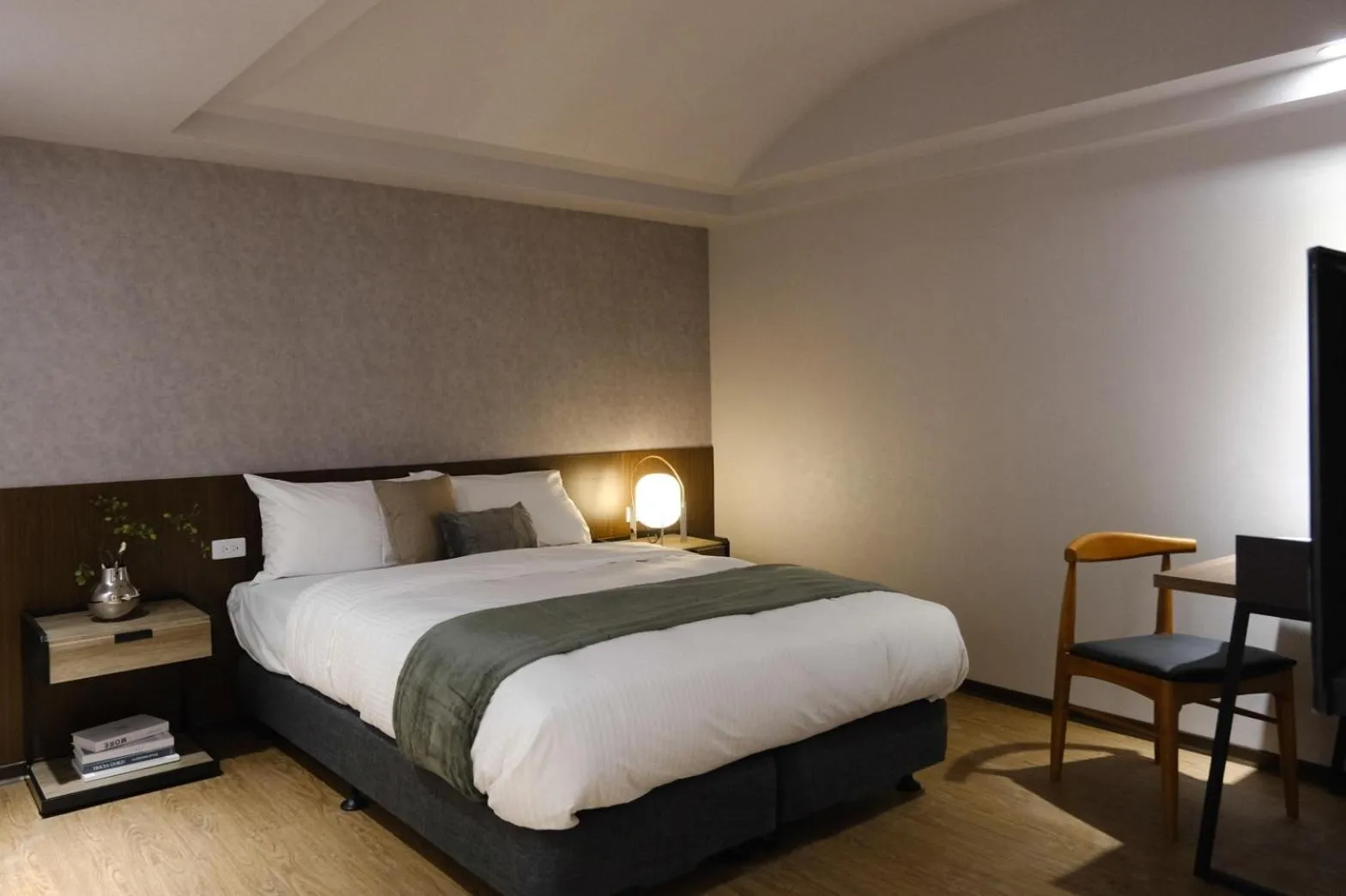 Seating area, Bed in Giant Rich Hotel