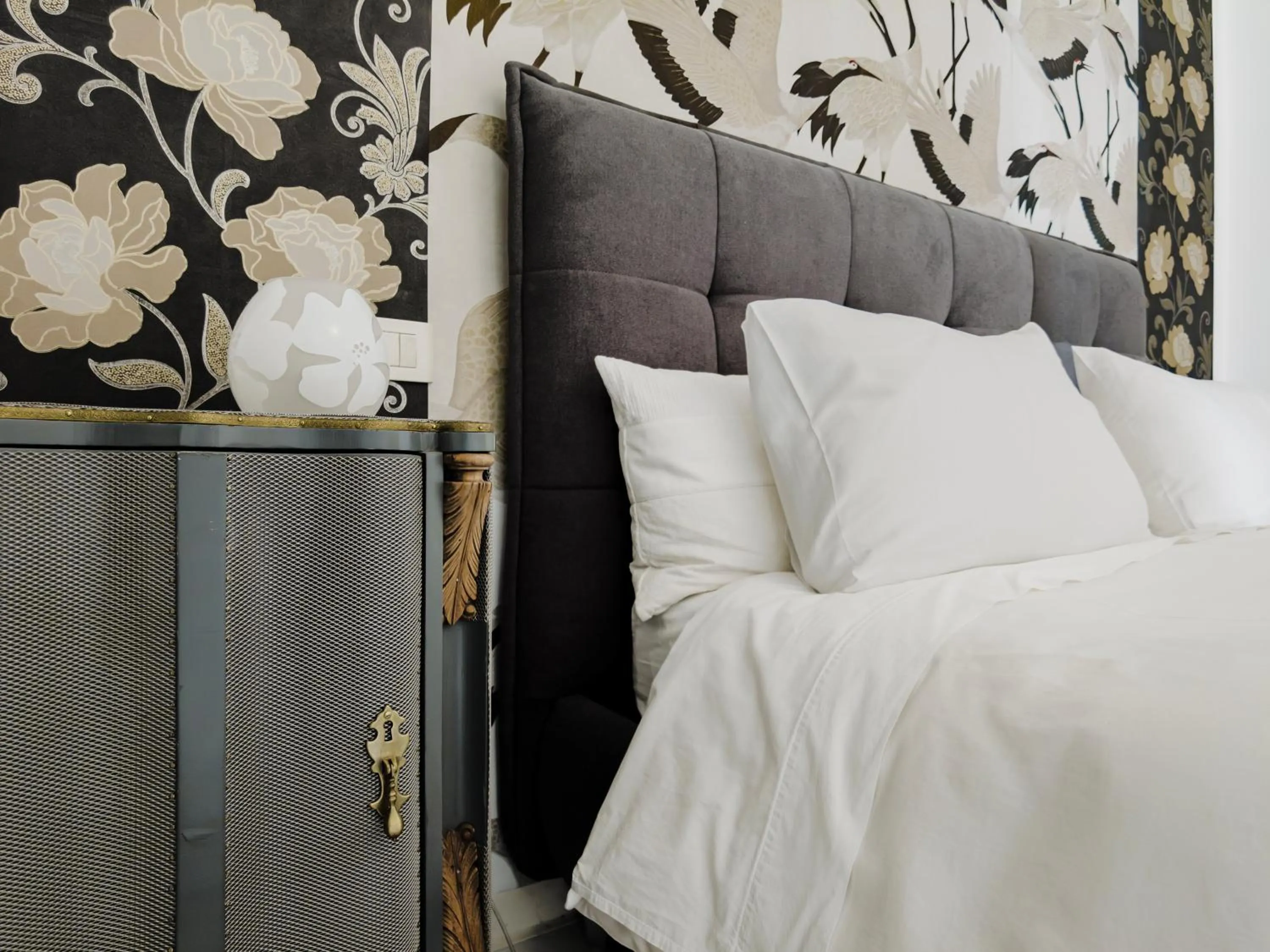 Decorative detail, Bed in MY PLACE Suite Apartment - Milano Navigli