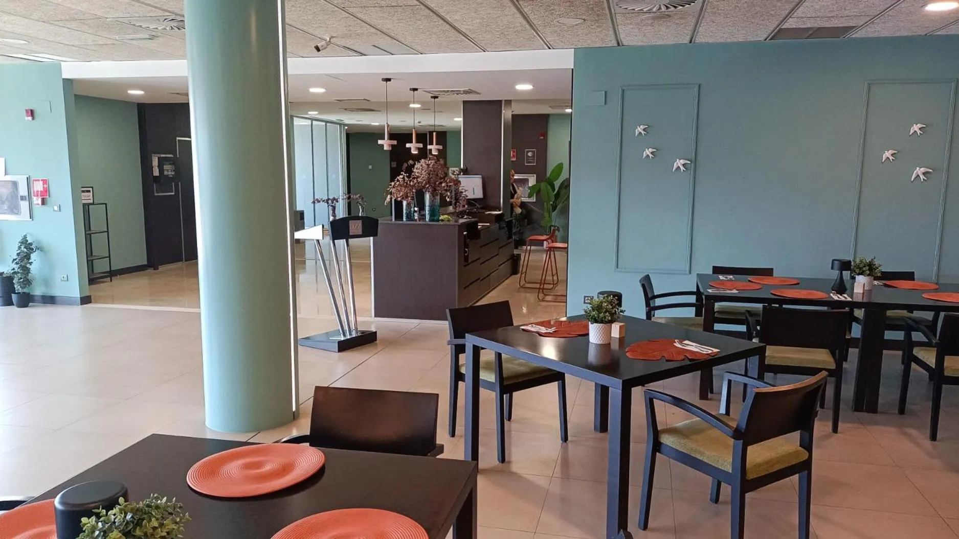 Restaurant/places to eat in AZZ Pamplona Norte Hotel
