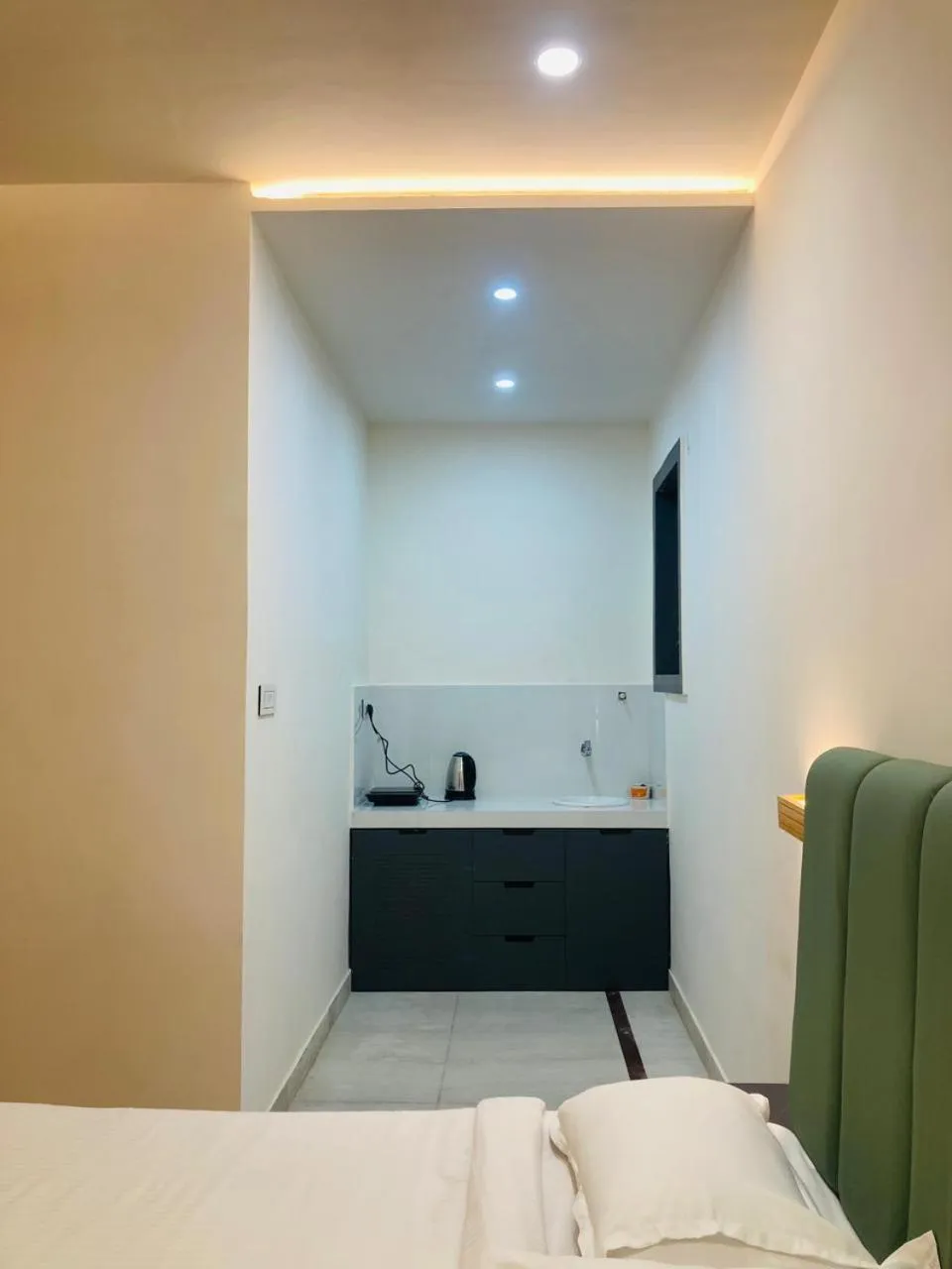 Kitchen or kitchenette, Bed in The Lavish Stay