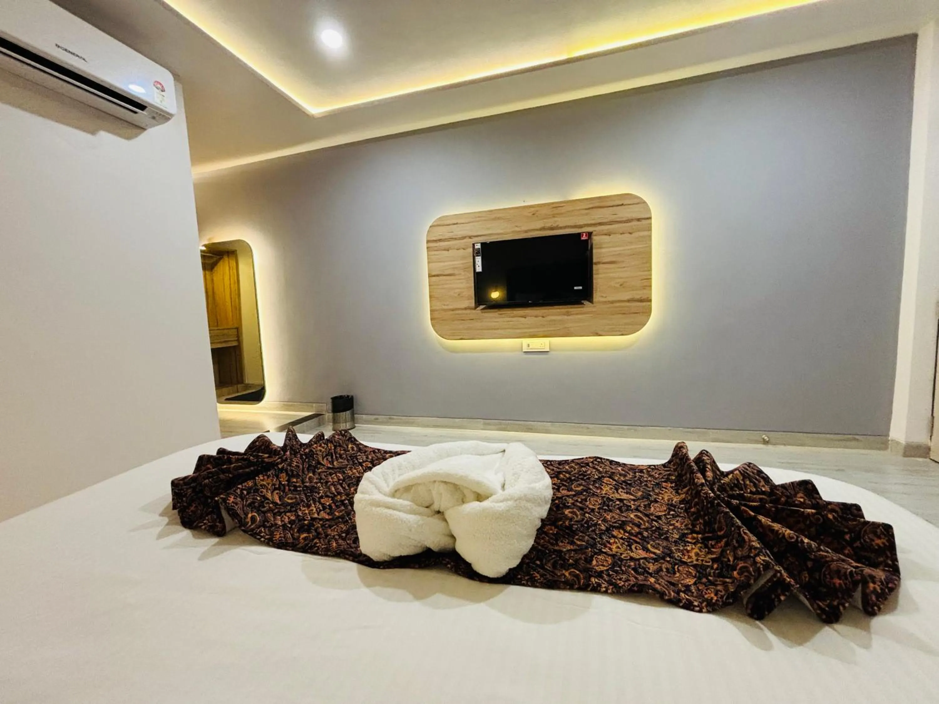 TV and multimedia, Bed in The Lavish Stay