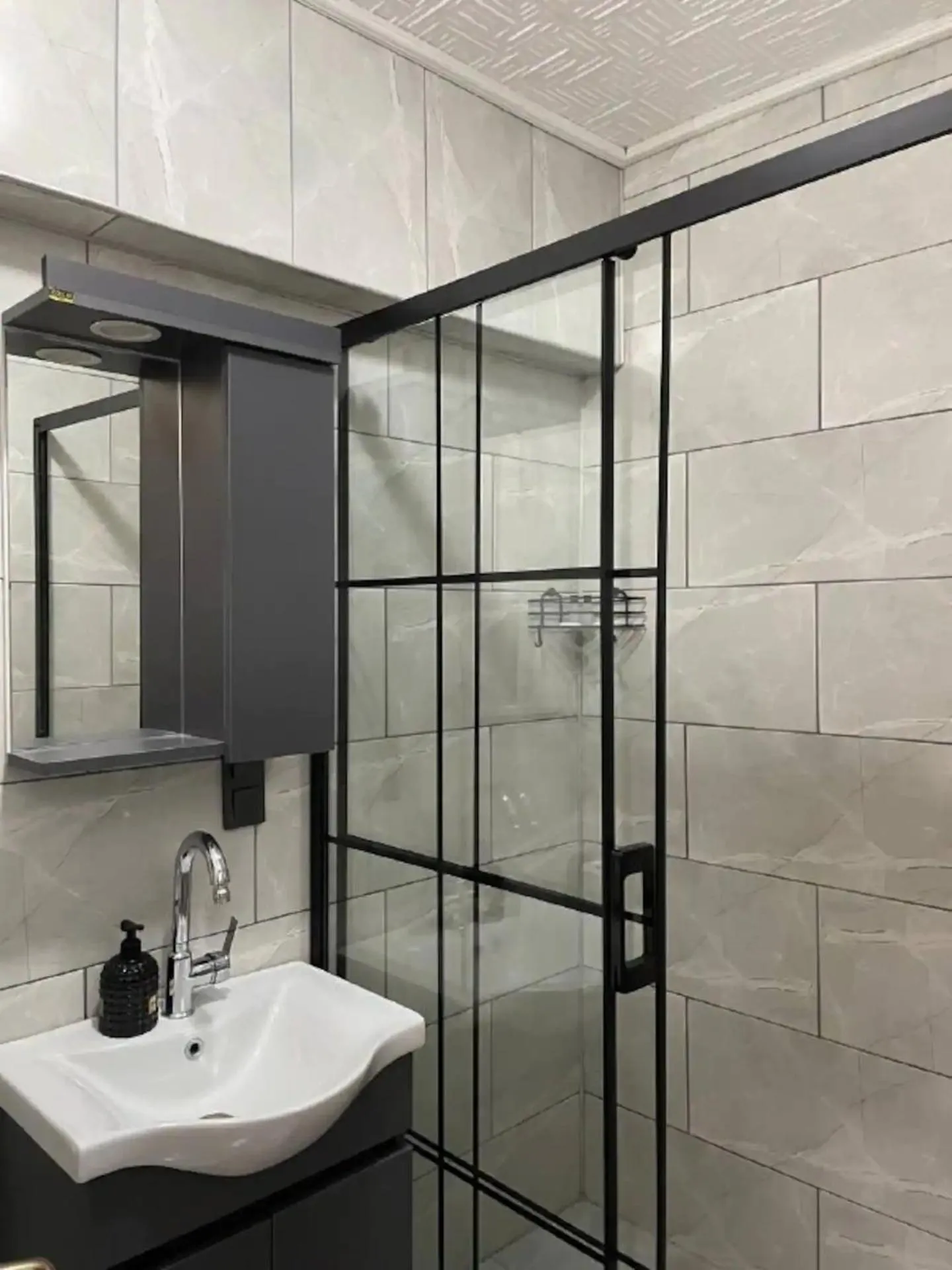 Shower in PANORAMA CITY SUITE