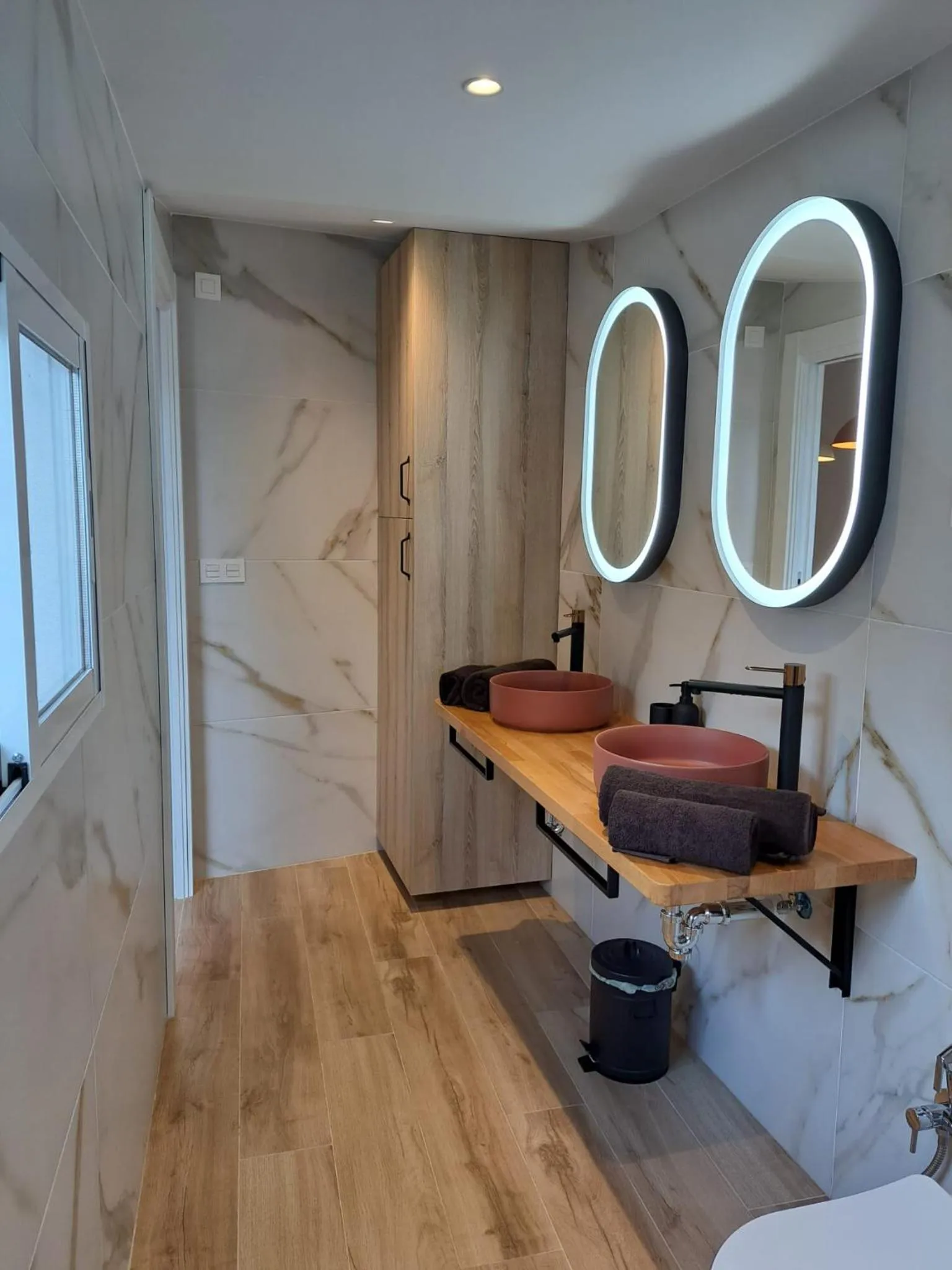 Bathroom, Bed in Hotel Artetxe