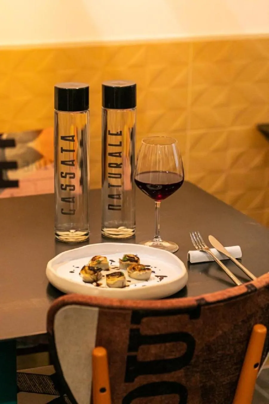 Restaurant/places to eat in Bhr Cavour 150