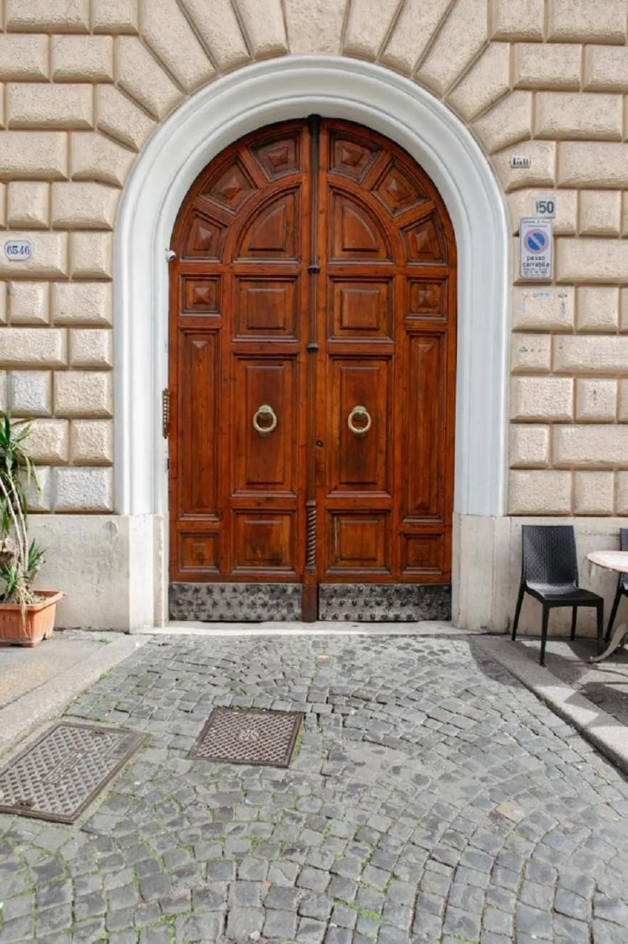 Facade/entrance in Bhr Cavour 150