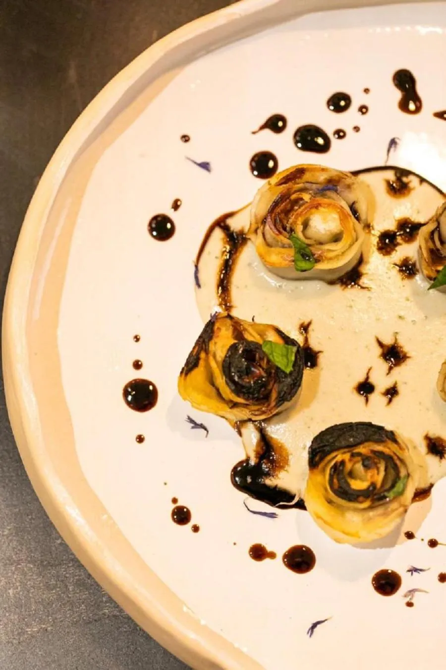 Restaurant/places to eat in Bhr Cavour 150