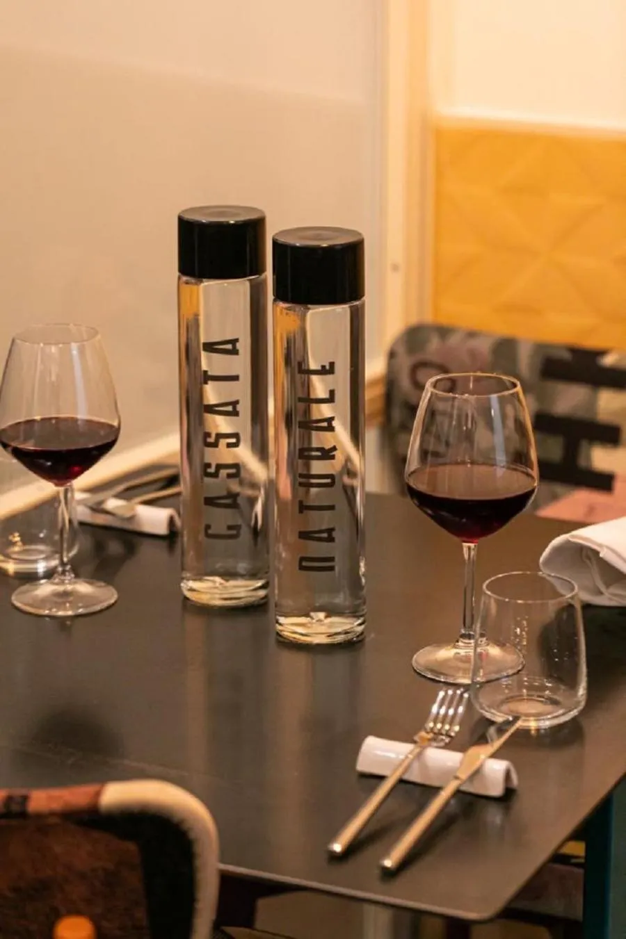 Restaurant/places to eat in Bhr Cavour 150