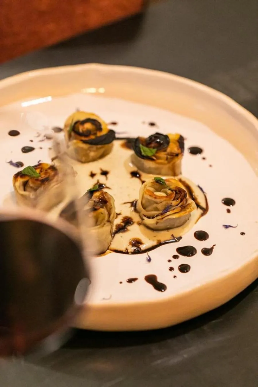 Restaurant/places to eat in Bhr Cavour 150