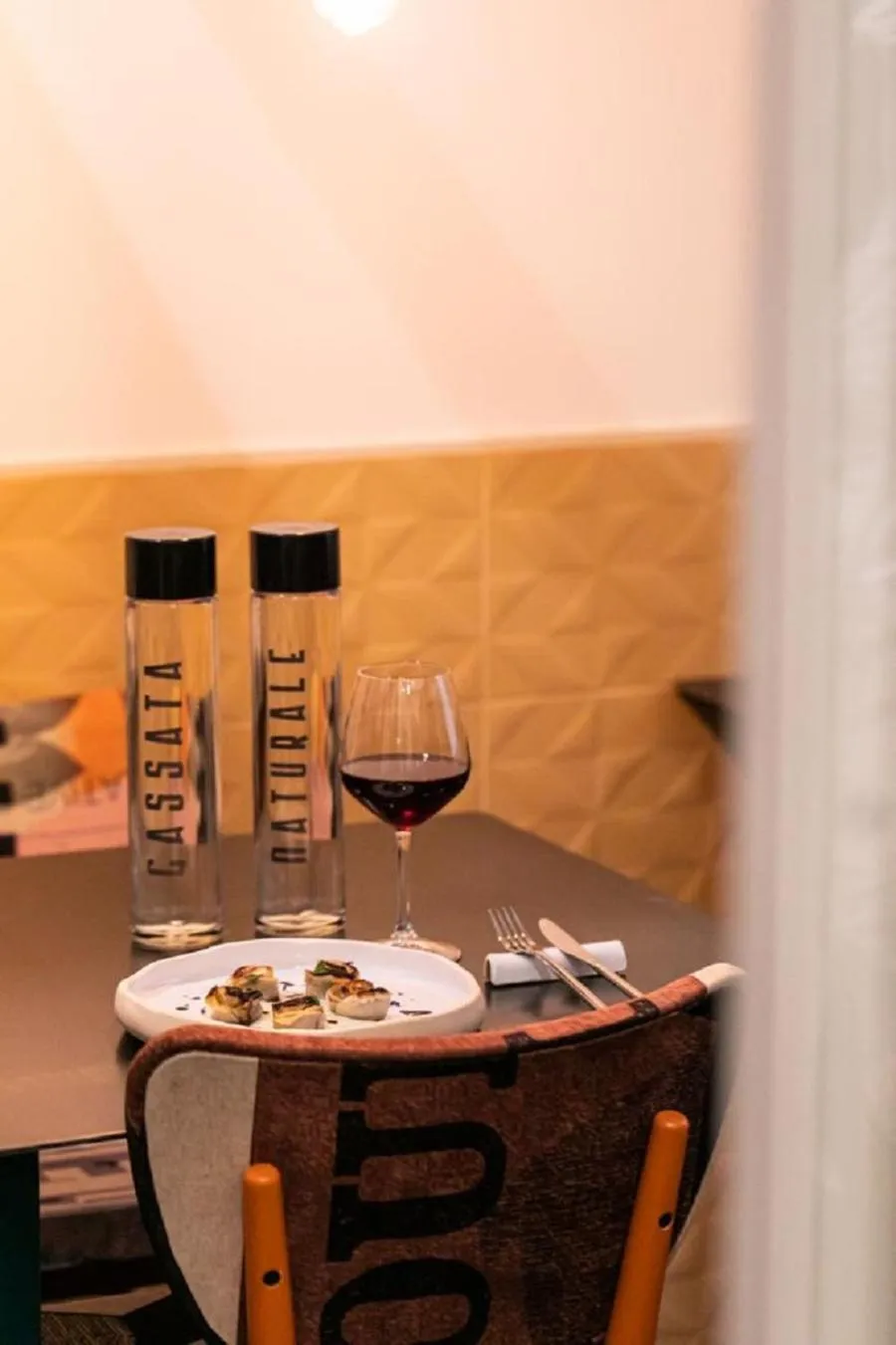 Restaurant/places to eat in Bhr Cavour 150