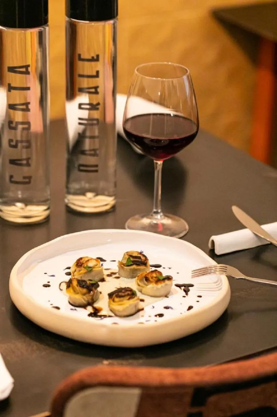 Restaurant/places to eat in Bhr Cavour 150