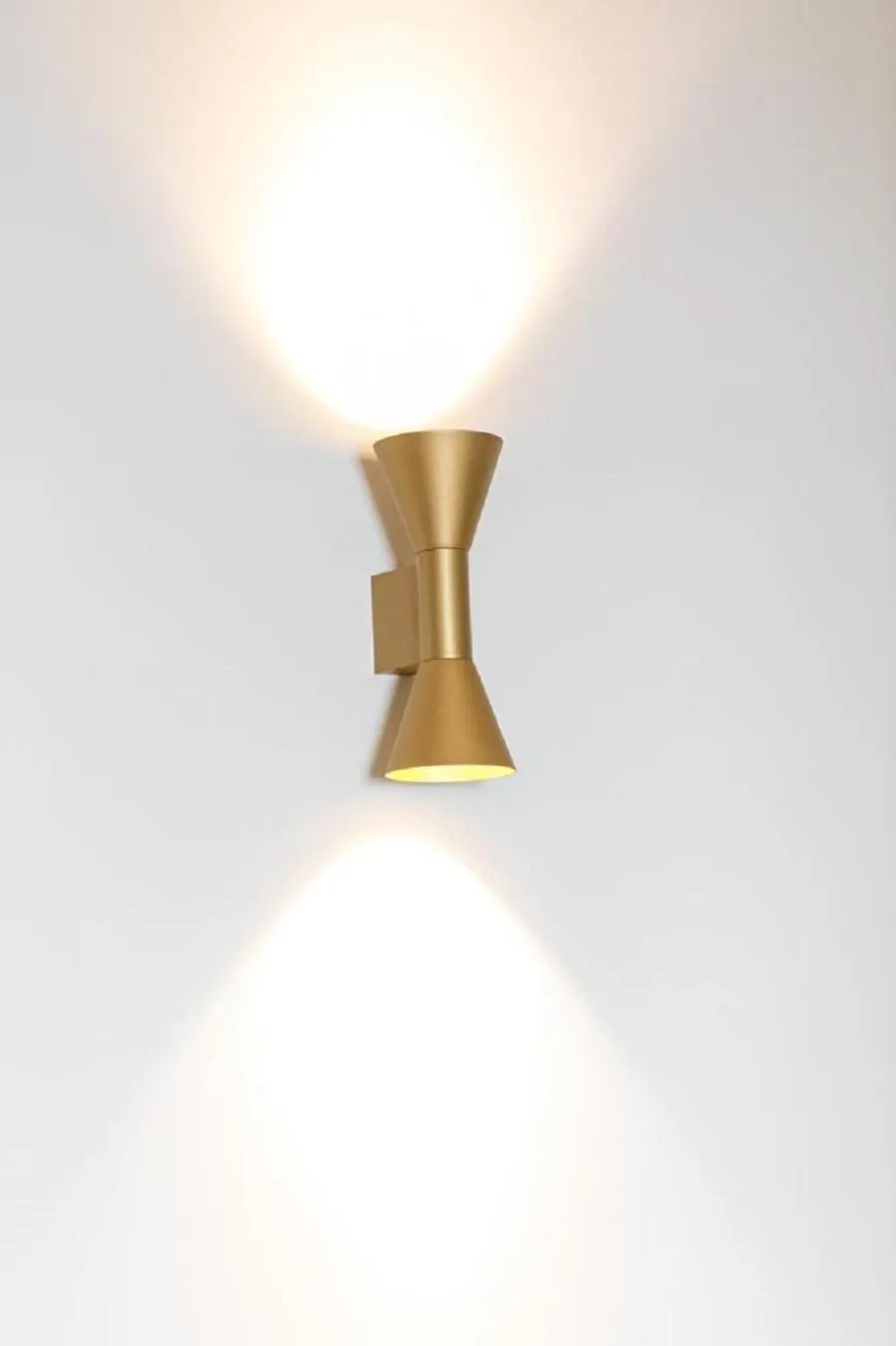 Decorative detail in Bhr Cavour 150