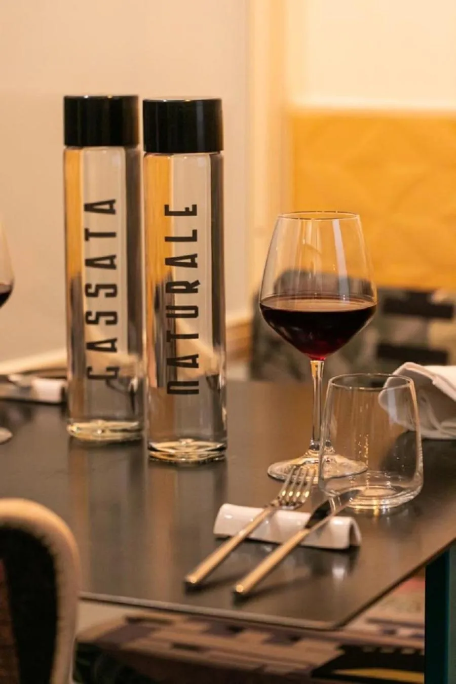 Restaurant/places to eat in Bhr Cavour 150