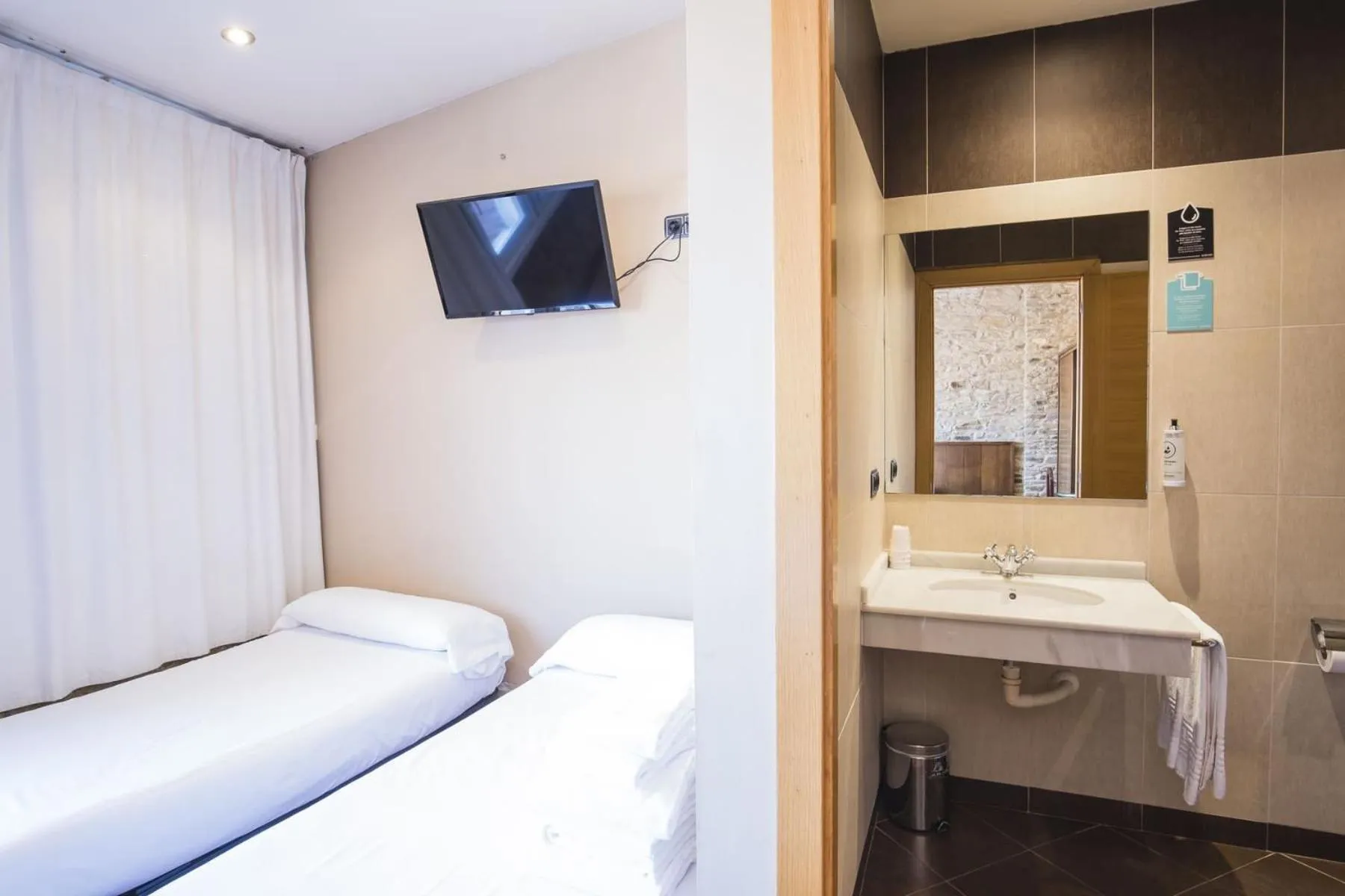 Bedroom, Bed in Hotel Alda Avenida