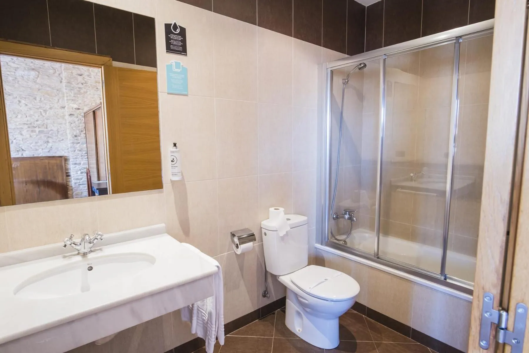 Bathroom in Hotel Alda Avenida