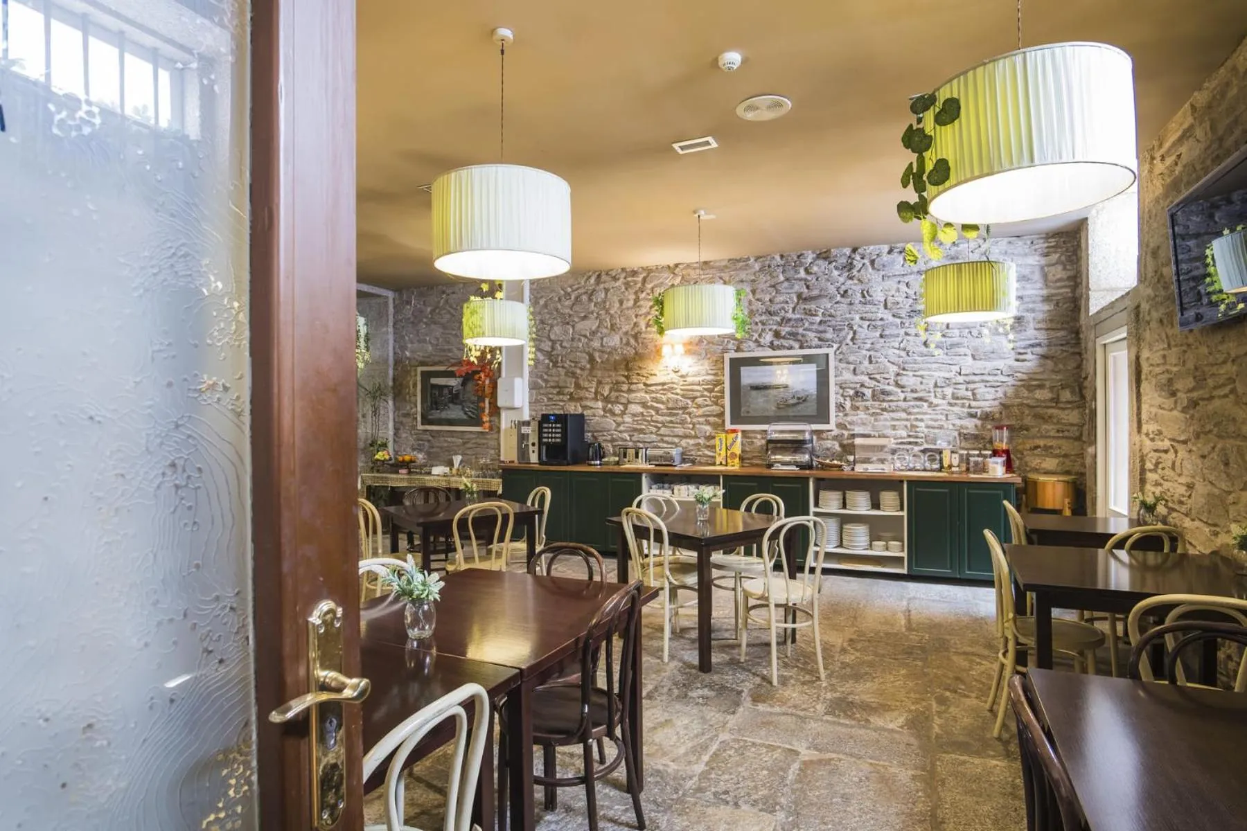 Lounge or bar in Hotel Alda Avenida