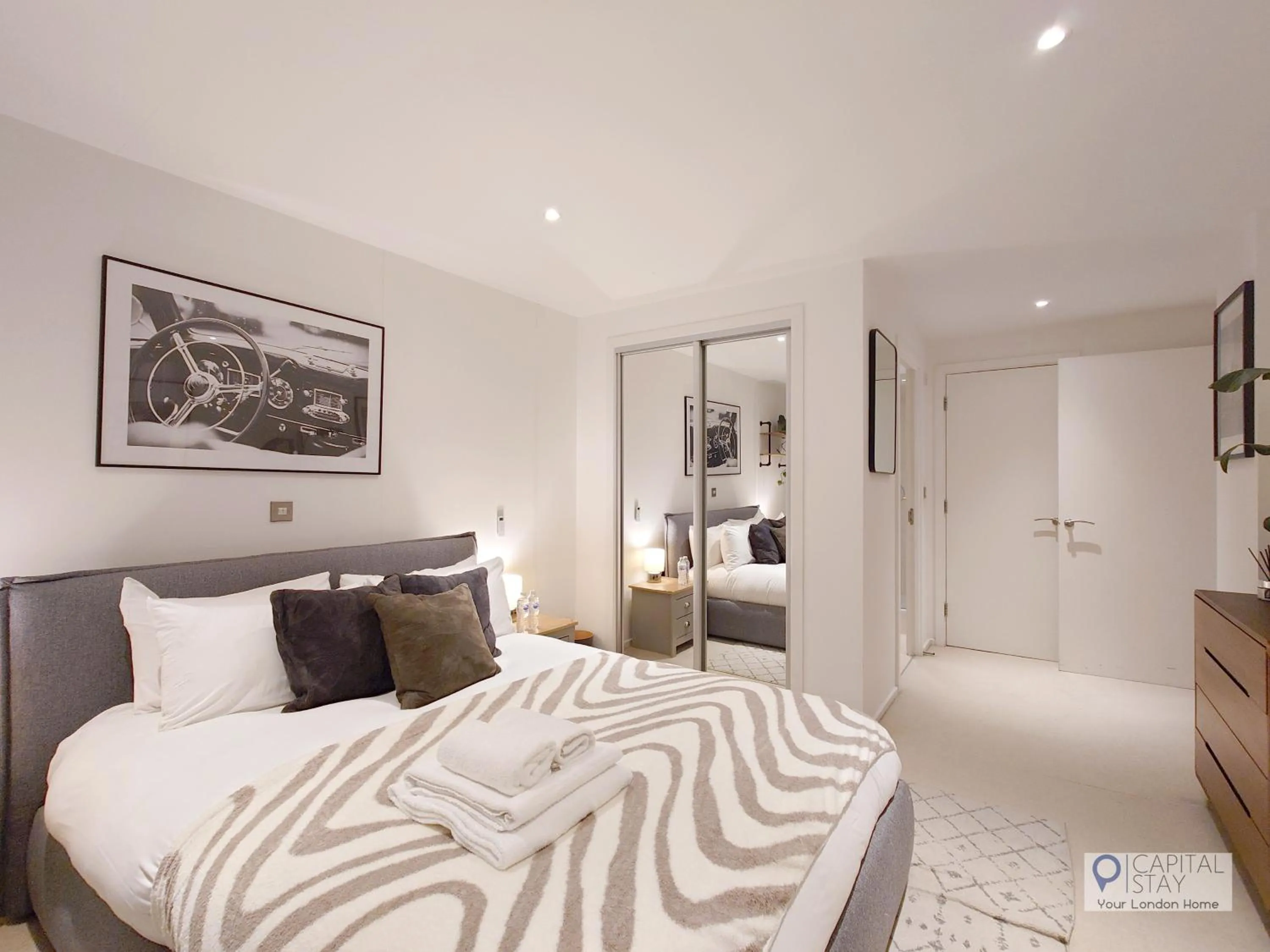 Bedroom, Bed in Deluxe Two Bed Apartment with River & City View