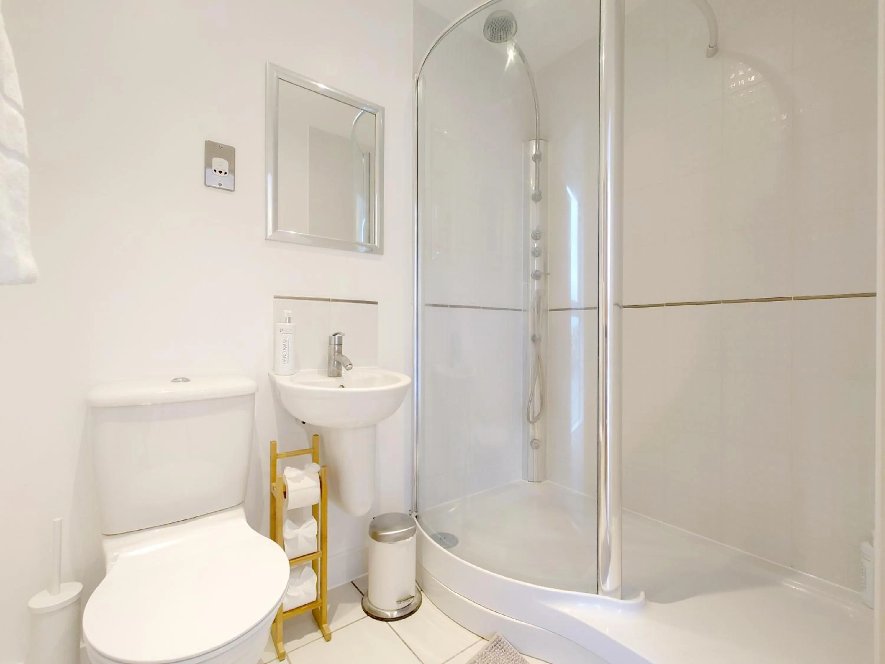 Deluxe Two Bed Apartment with River & City View