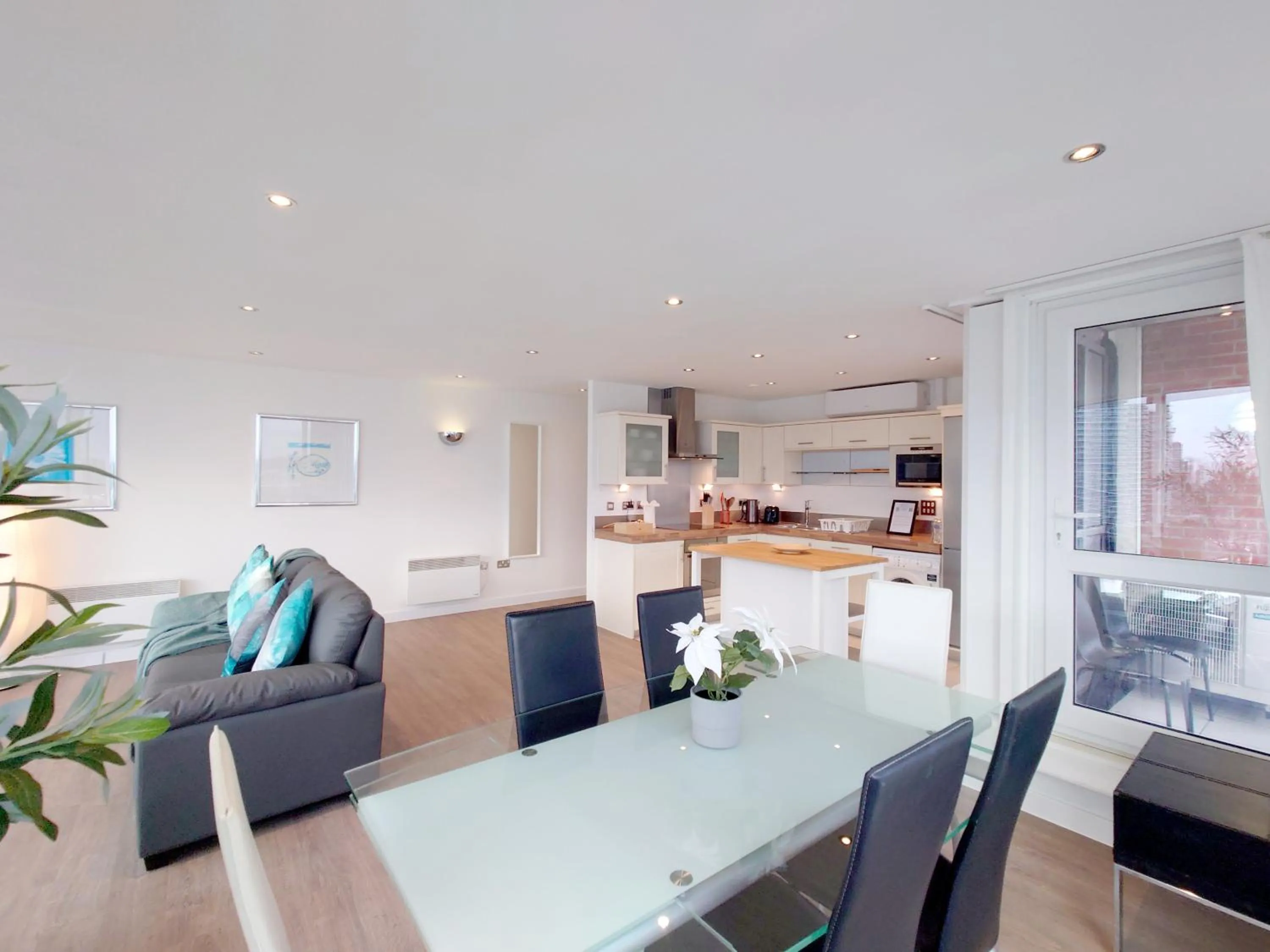 Deluxe Two Bed Apartment with River & City View