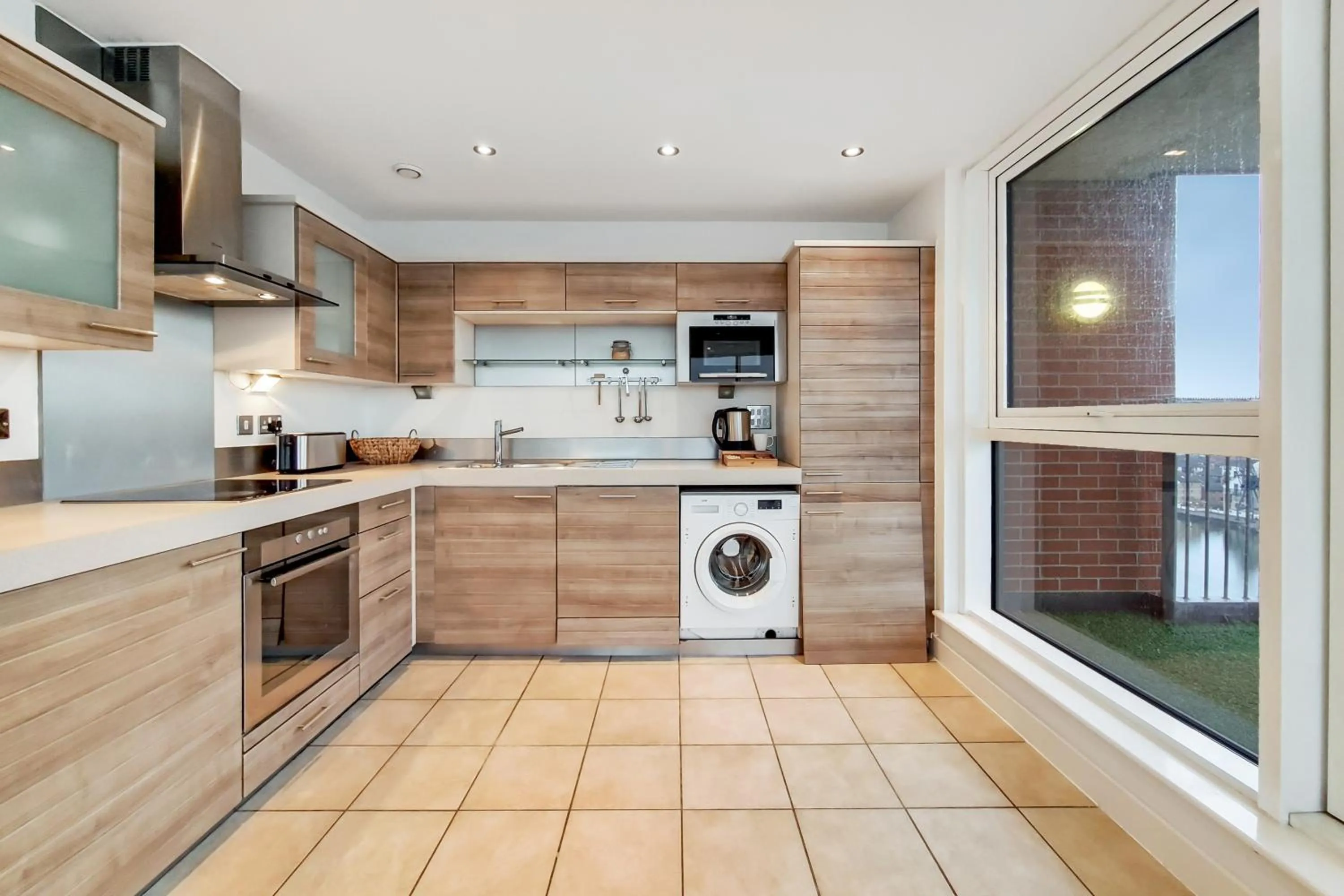 Kitchen or kitchenette in Deluxe Two Bed Apartment with River & City View