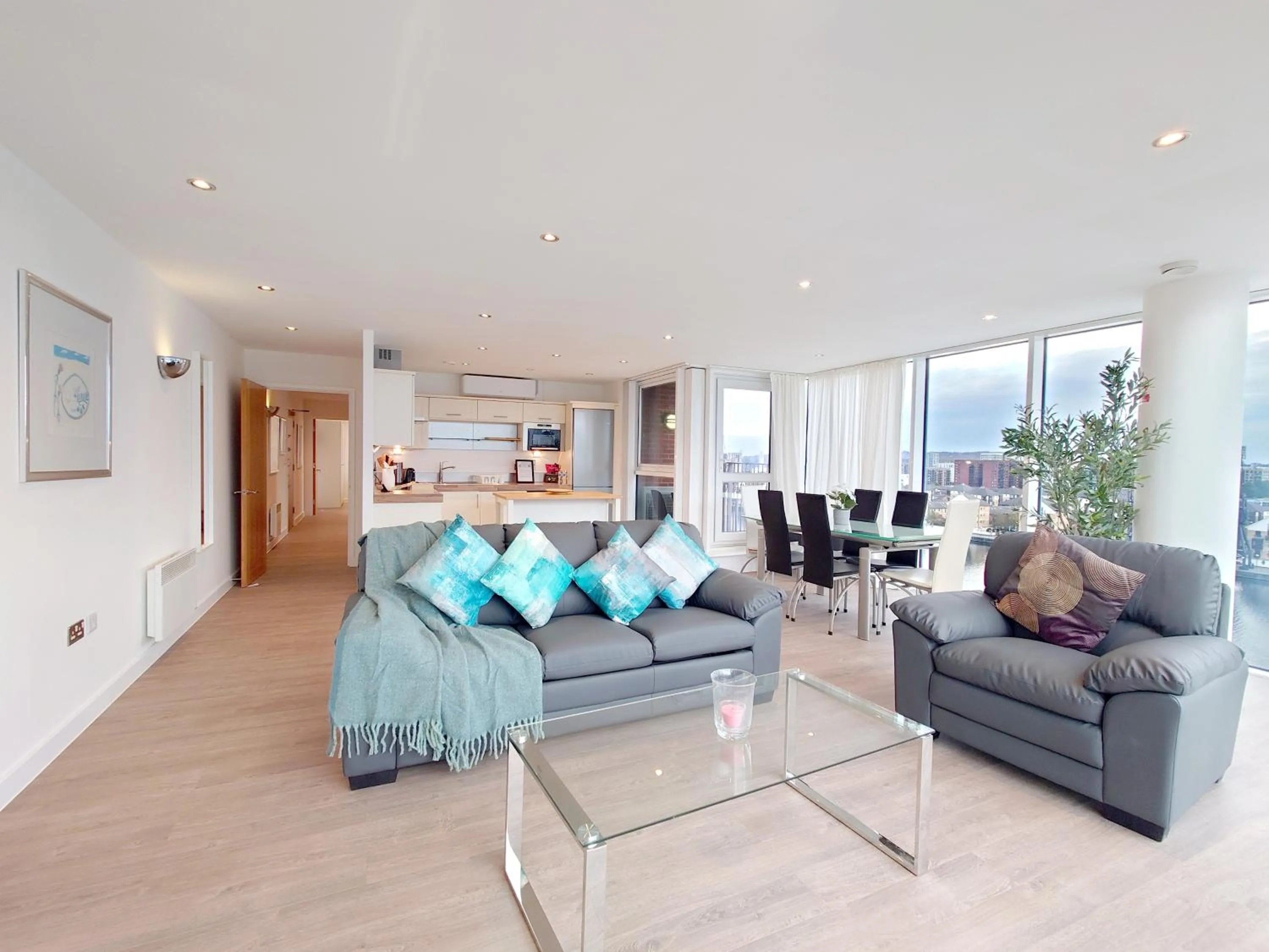 Deluxe Two Bed Apartment with River & City View