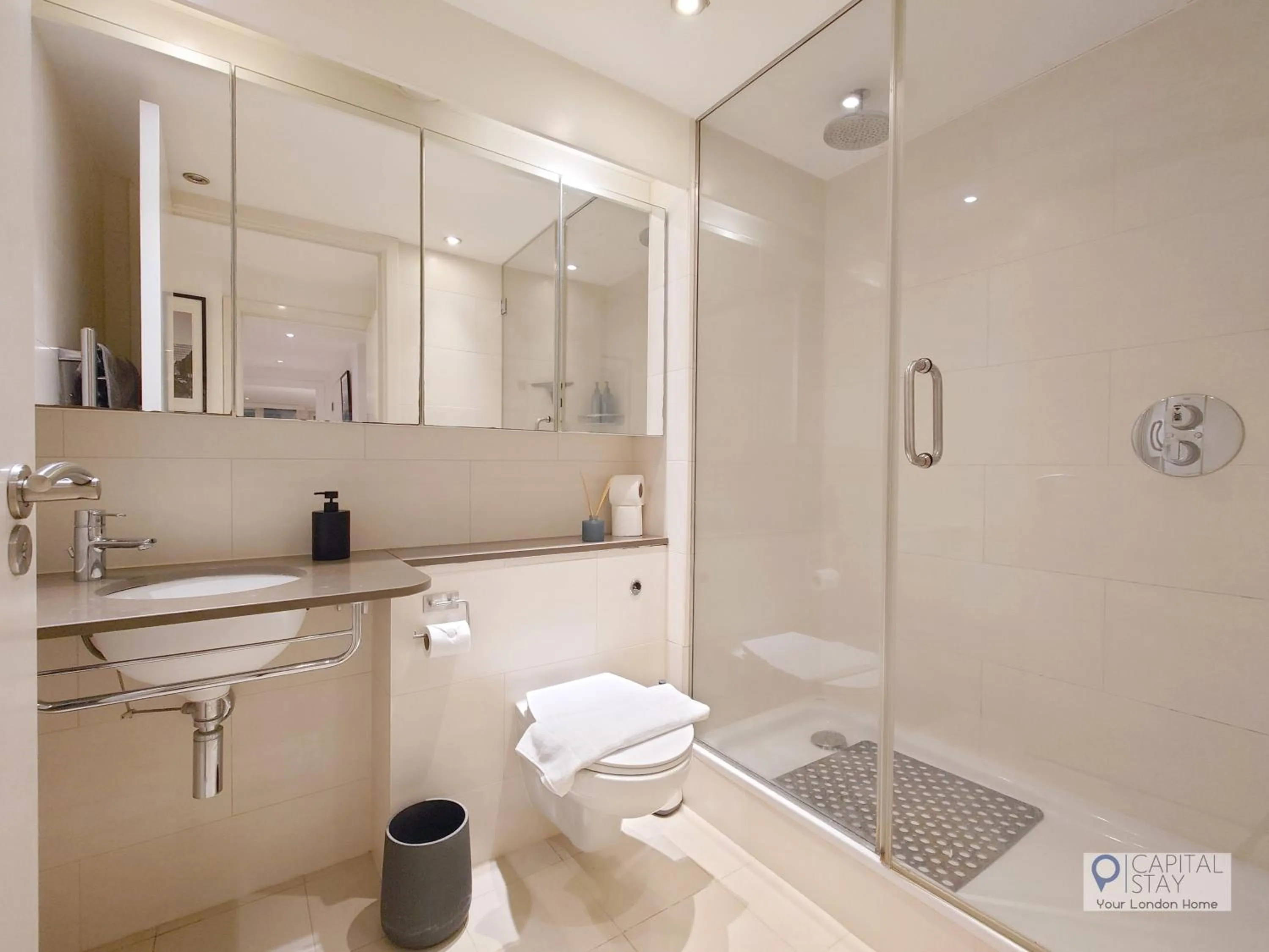 Bathroom in Deluxe Two Bed Apartment with River & City View