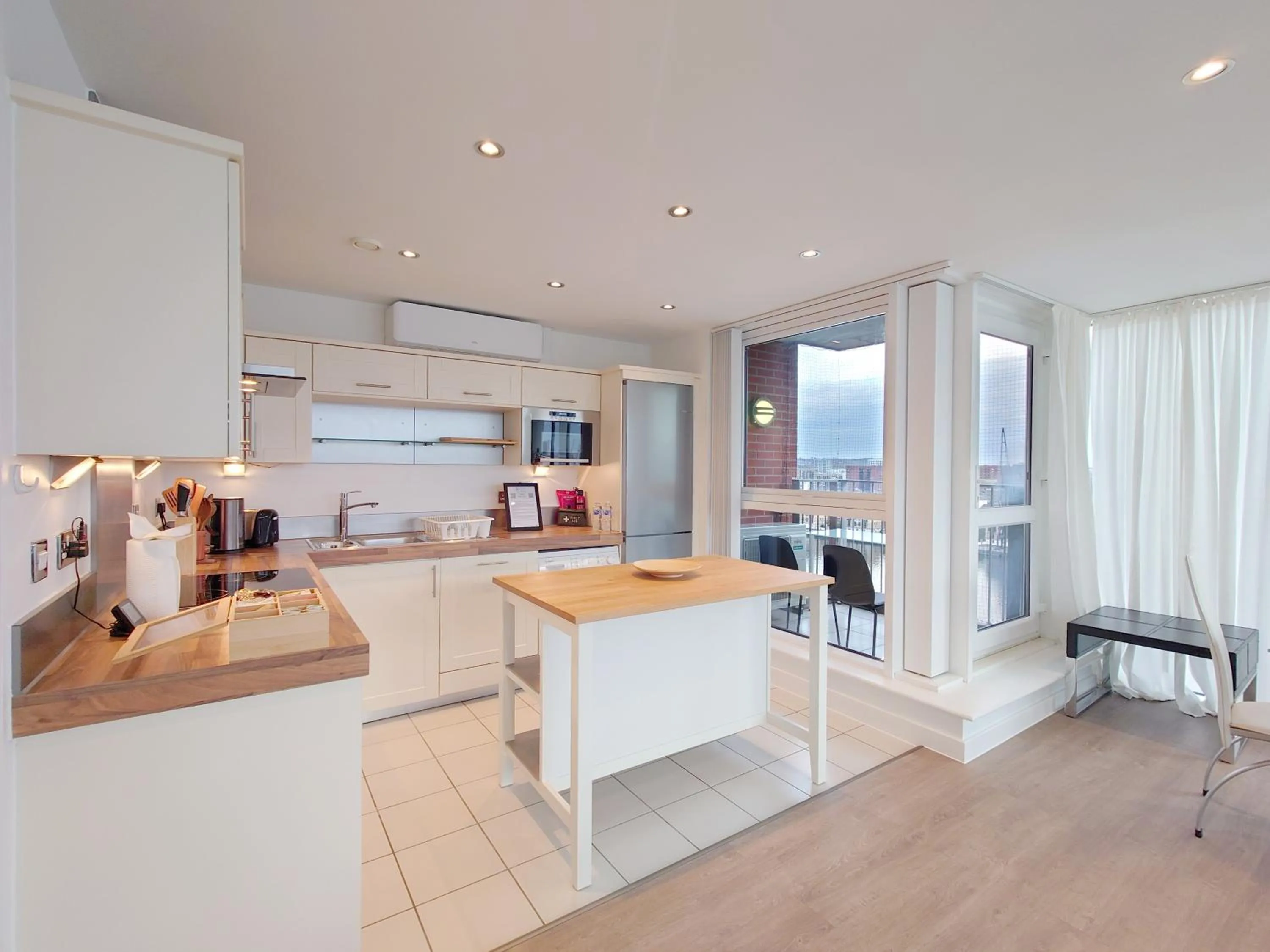 Deluxe Two Bed Apartment with River & City View