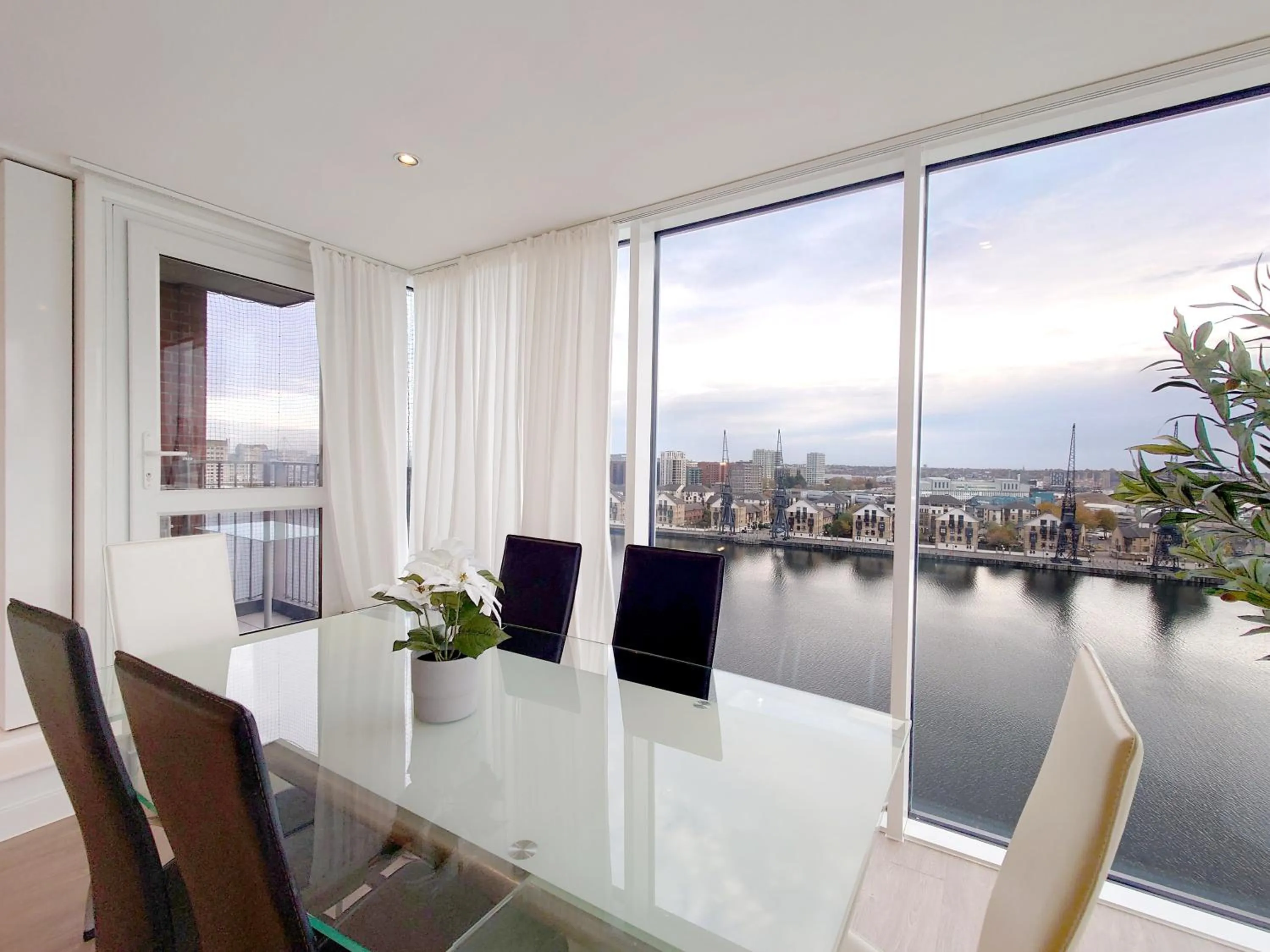 Deluxe Two Bed Apartment with River & City View