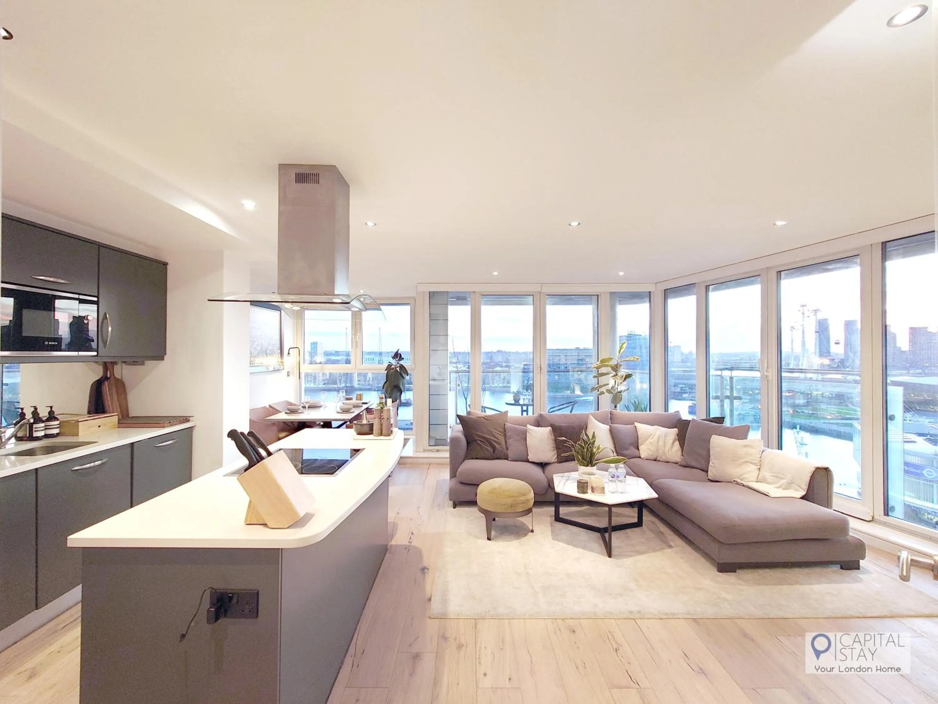 Kitchen or kitchenette in Deluxe Two Bed Apartment with River & City View