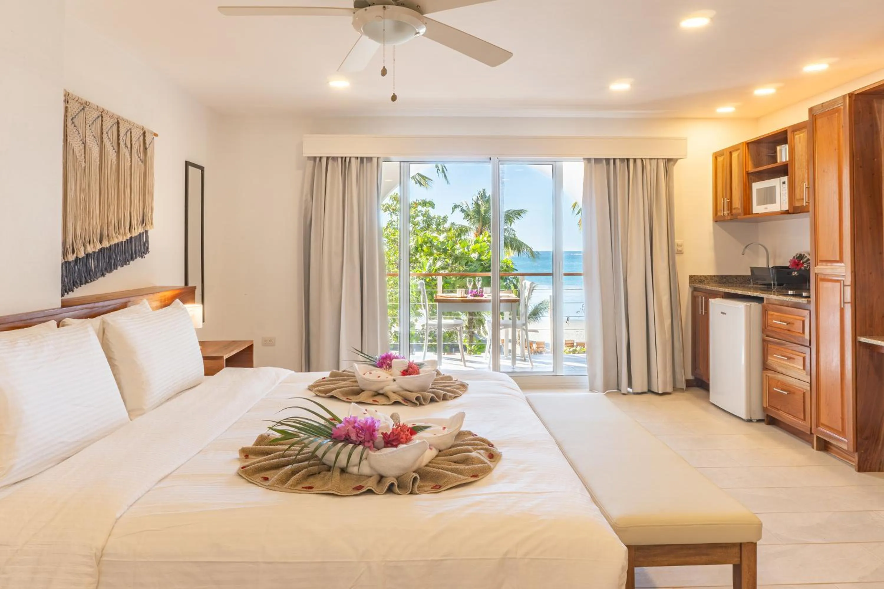 Kitchen or kitchenette, Bed in Residencias Samara