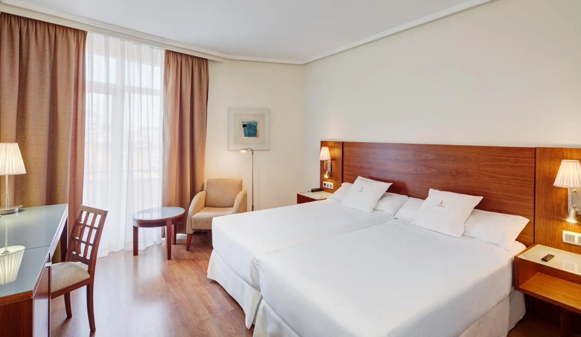 Bed in Sercotel Los Llanos