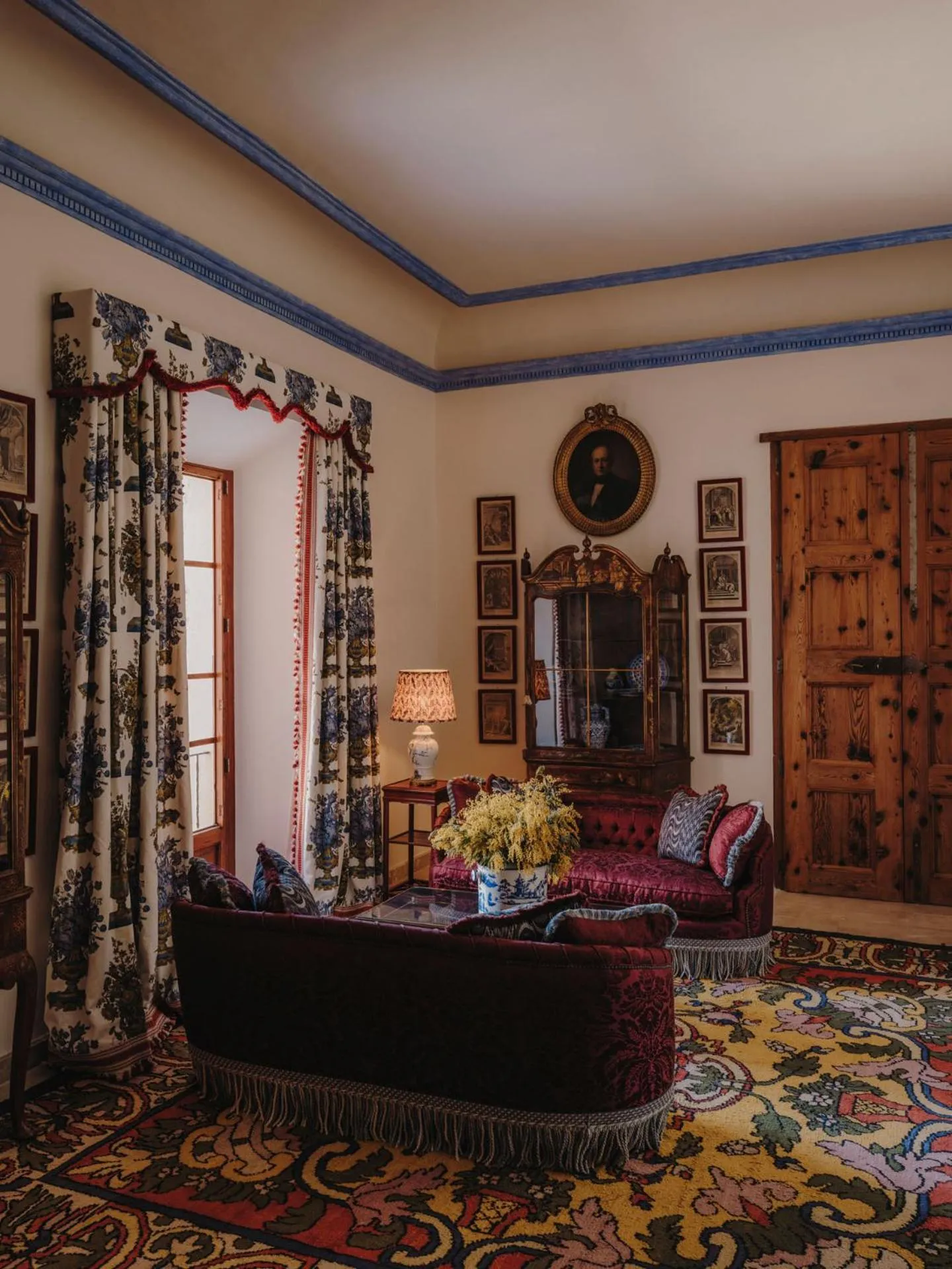 Seating area in Grand Hotel Son Net