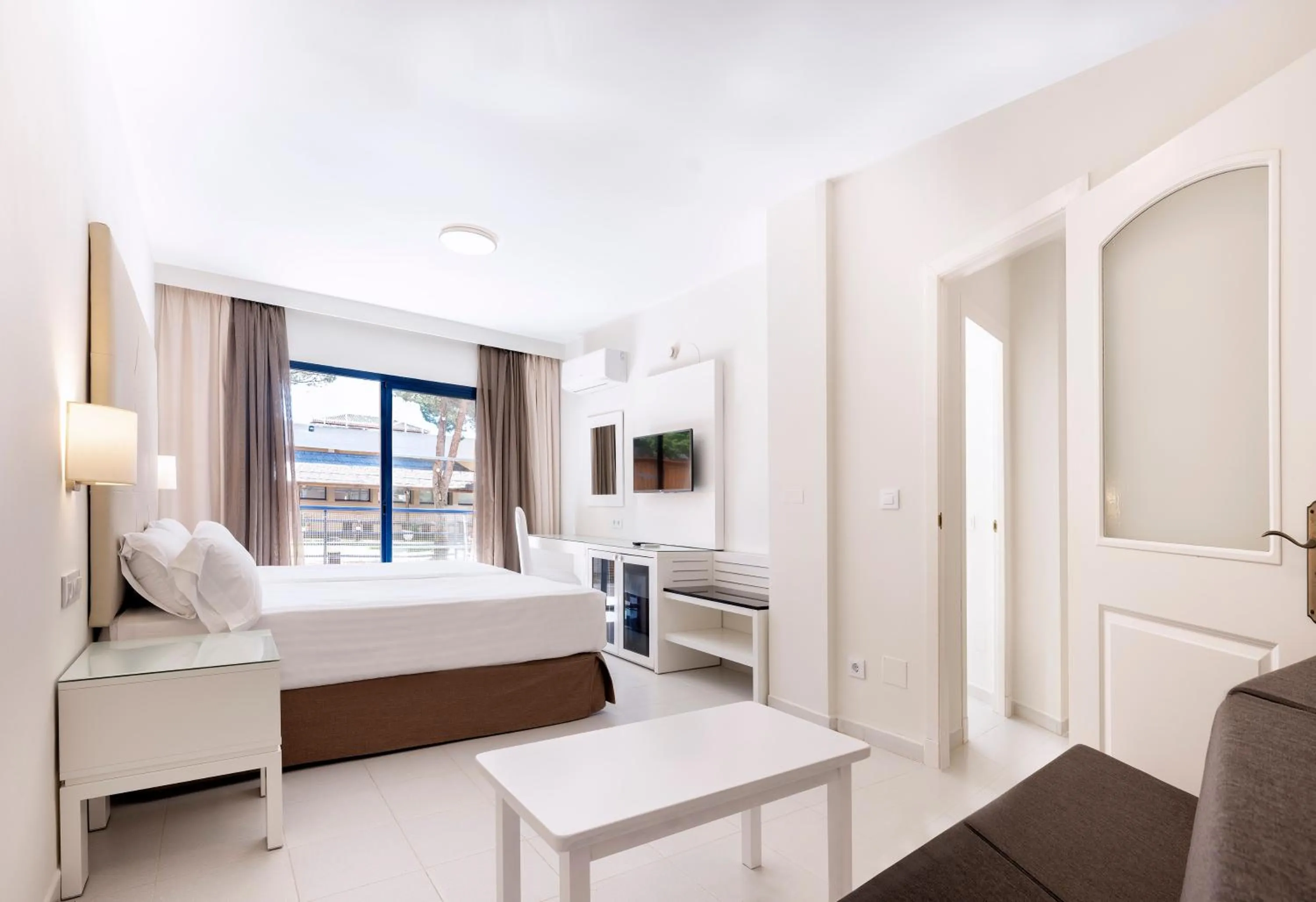 Bedroom, Bed in Sol Sancti Petri Aparthotel