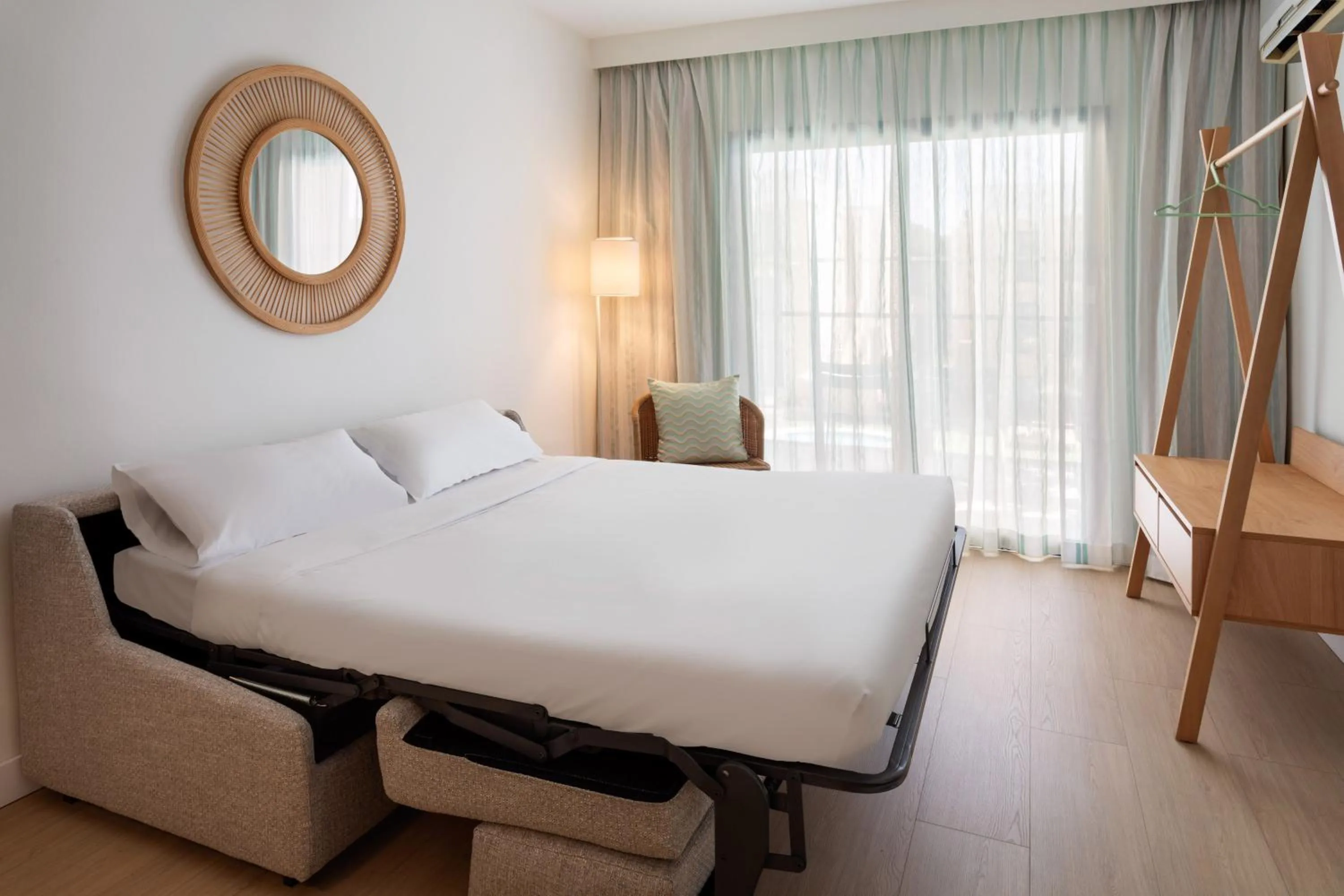 Living room, Bed in Sol Sancti Petri Aparthotel