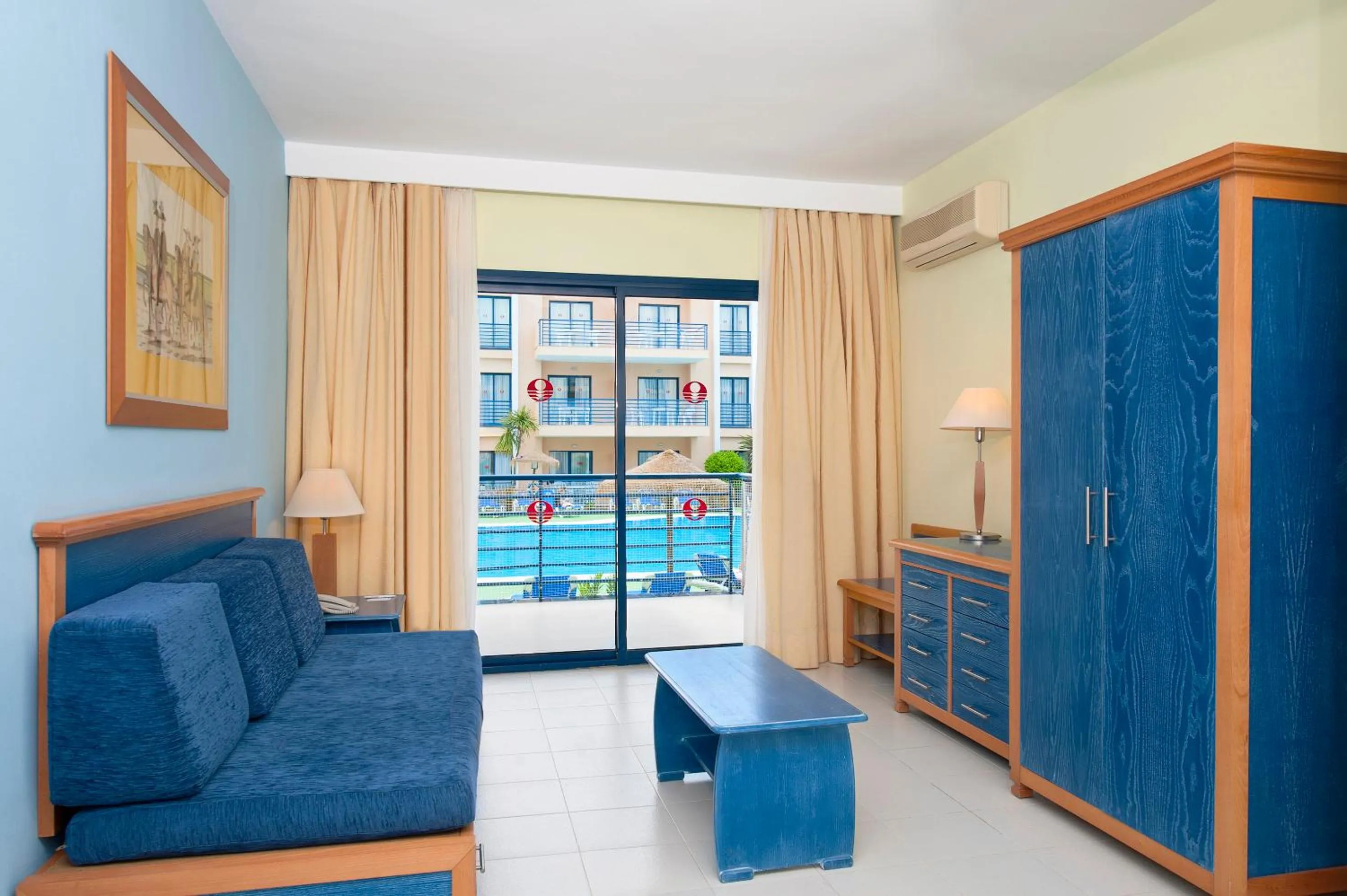 One-Bedroom Apartment with Pool View in Sol Sancti Petri Aparthotel