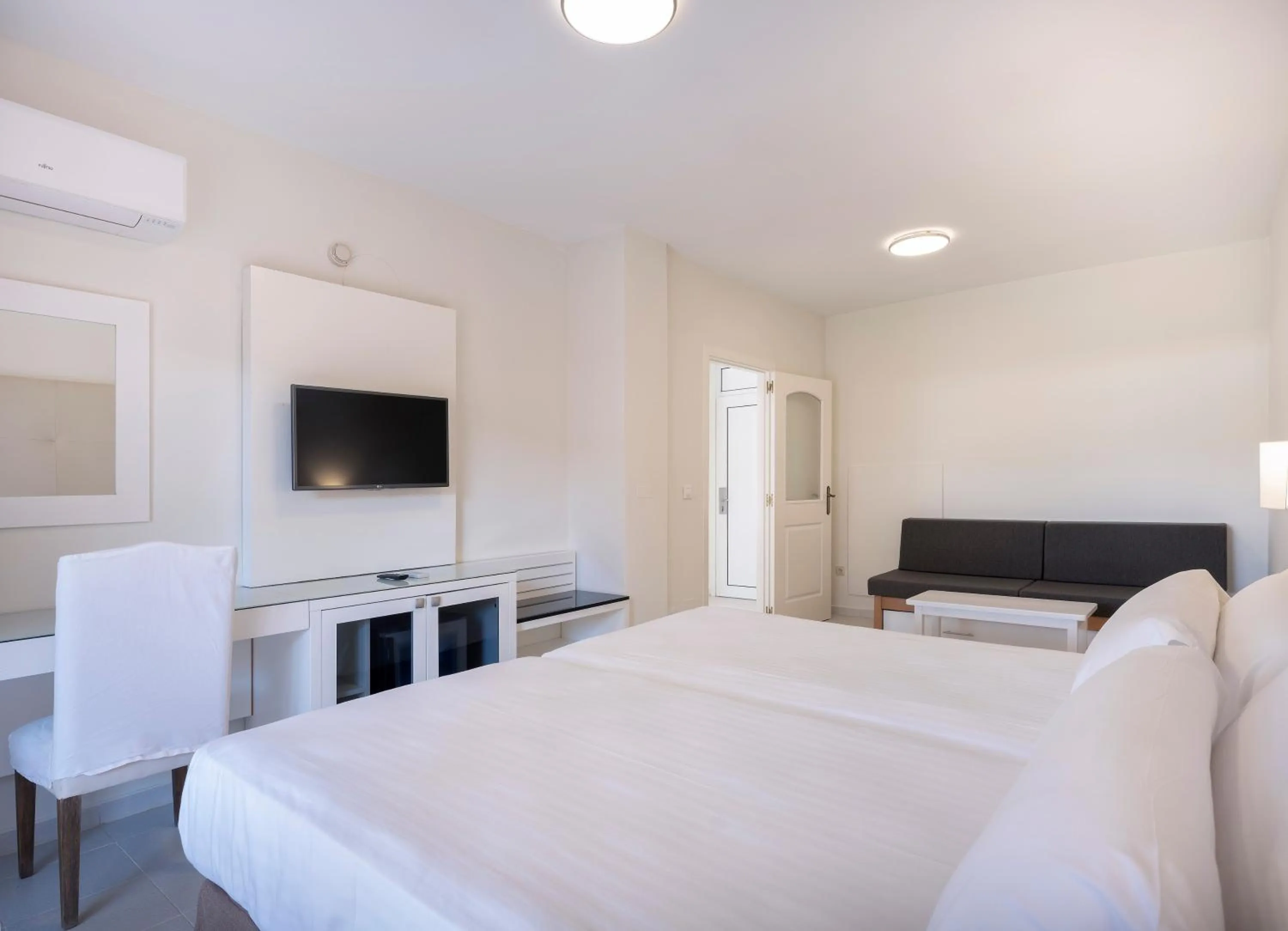 Bedroom, Bed in Sol Sancti Petri Aparthotel