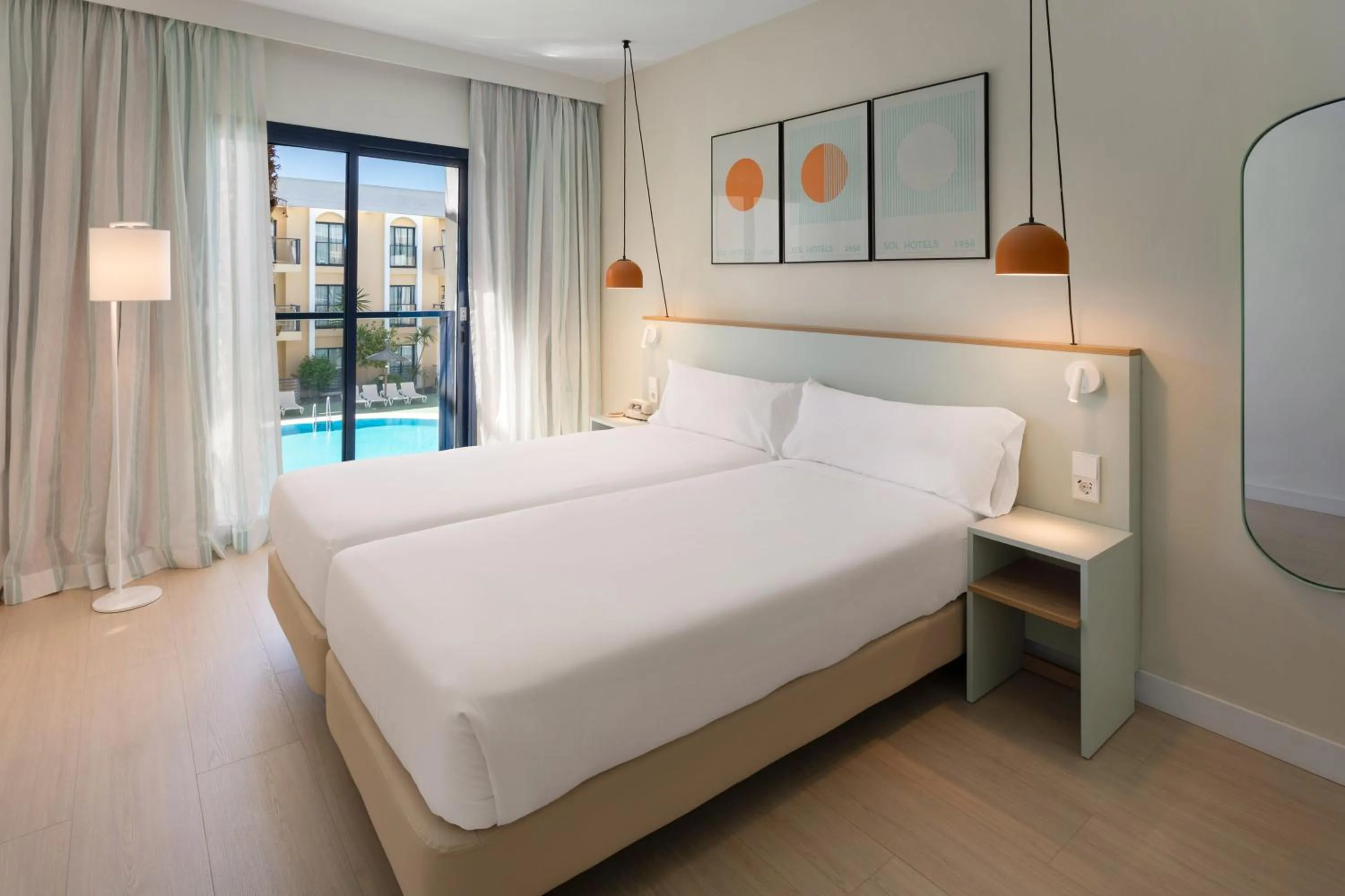 Bed in Sol Sancti Petri Aparthotel