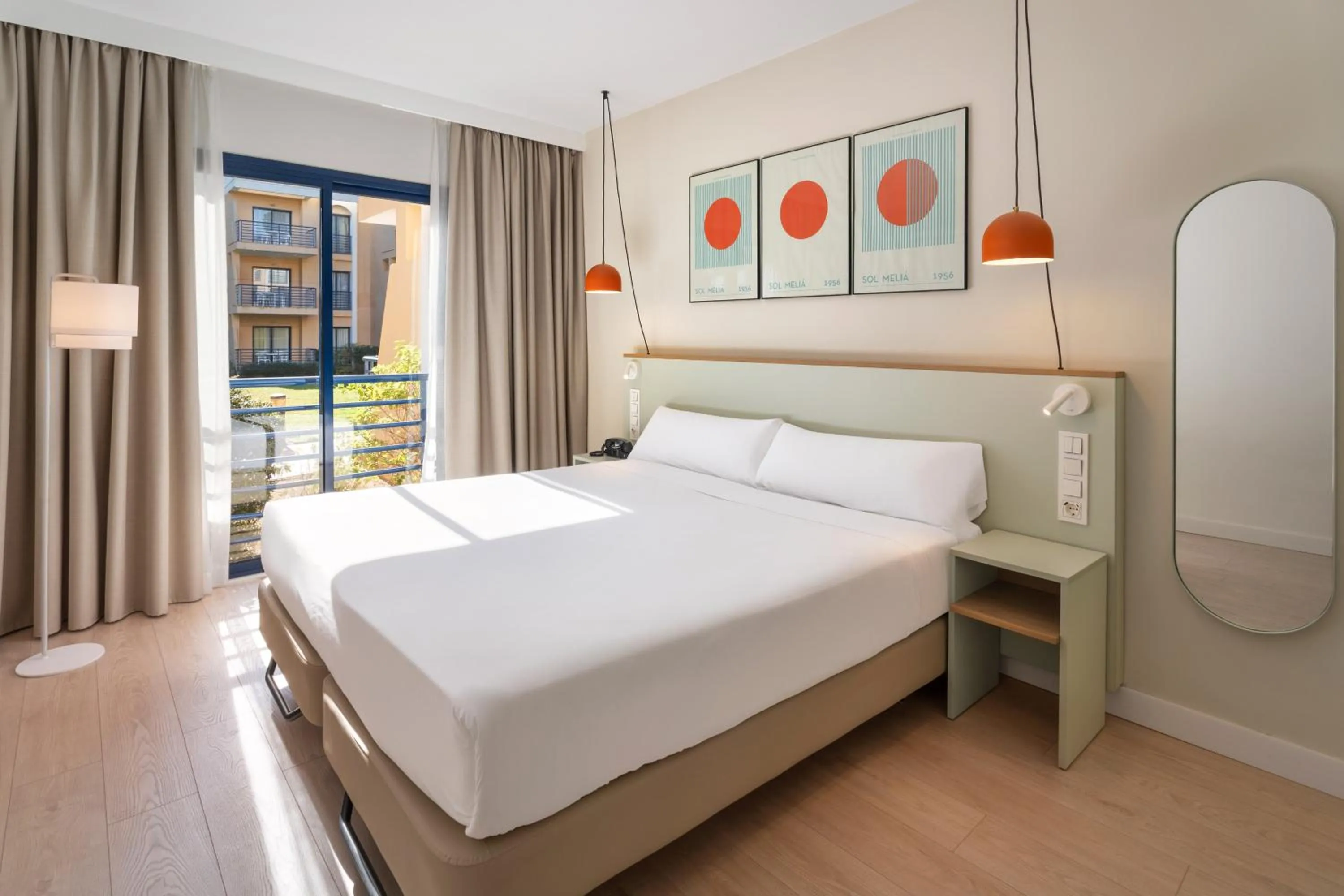 Bed in Sol Sancti Petri Aparthotel