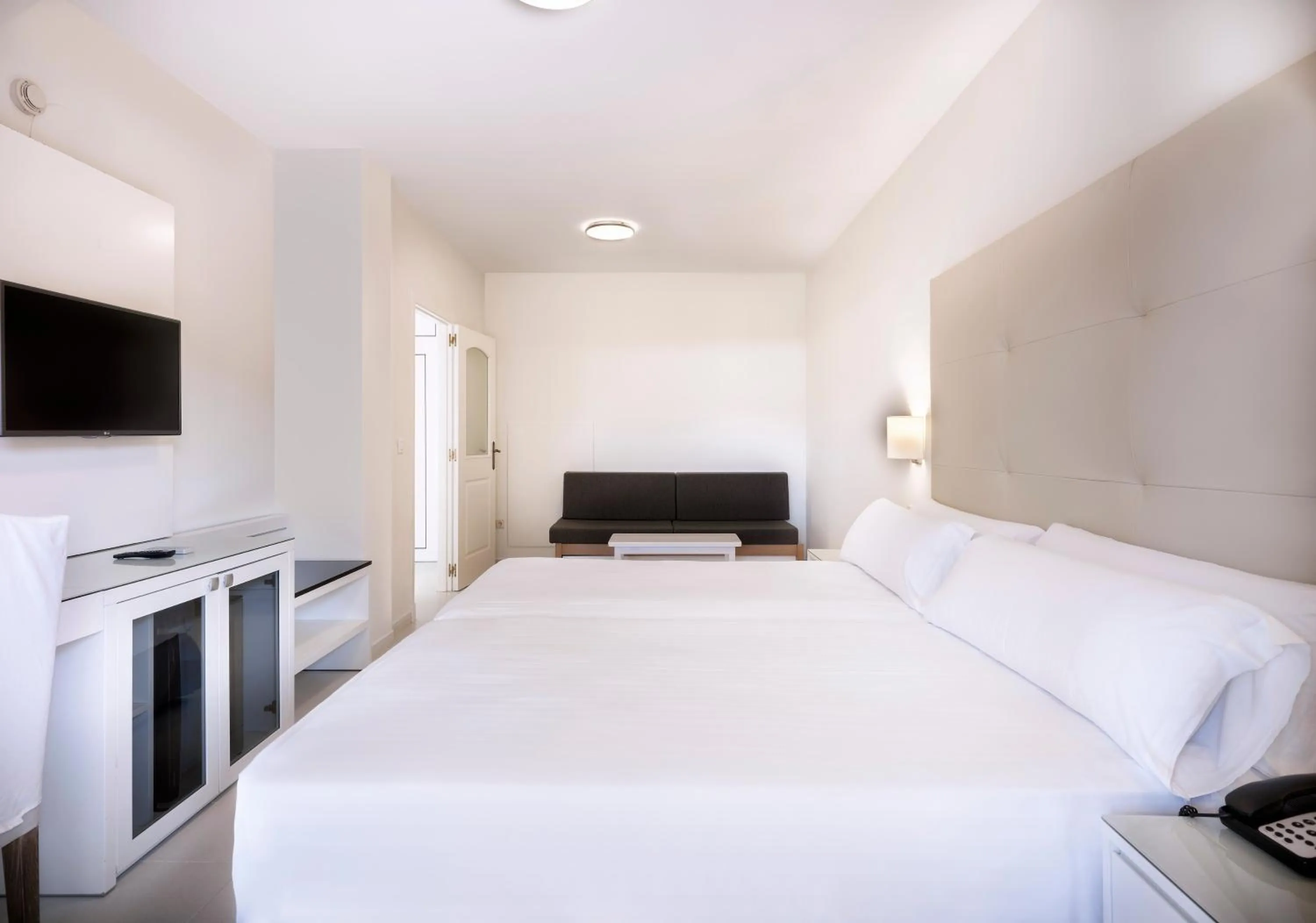 Bedroom, Bed in Sol Sancti Petri Aparthotel