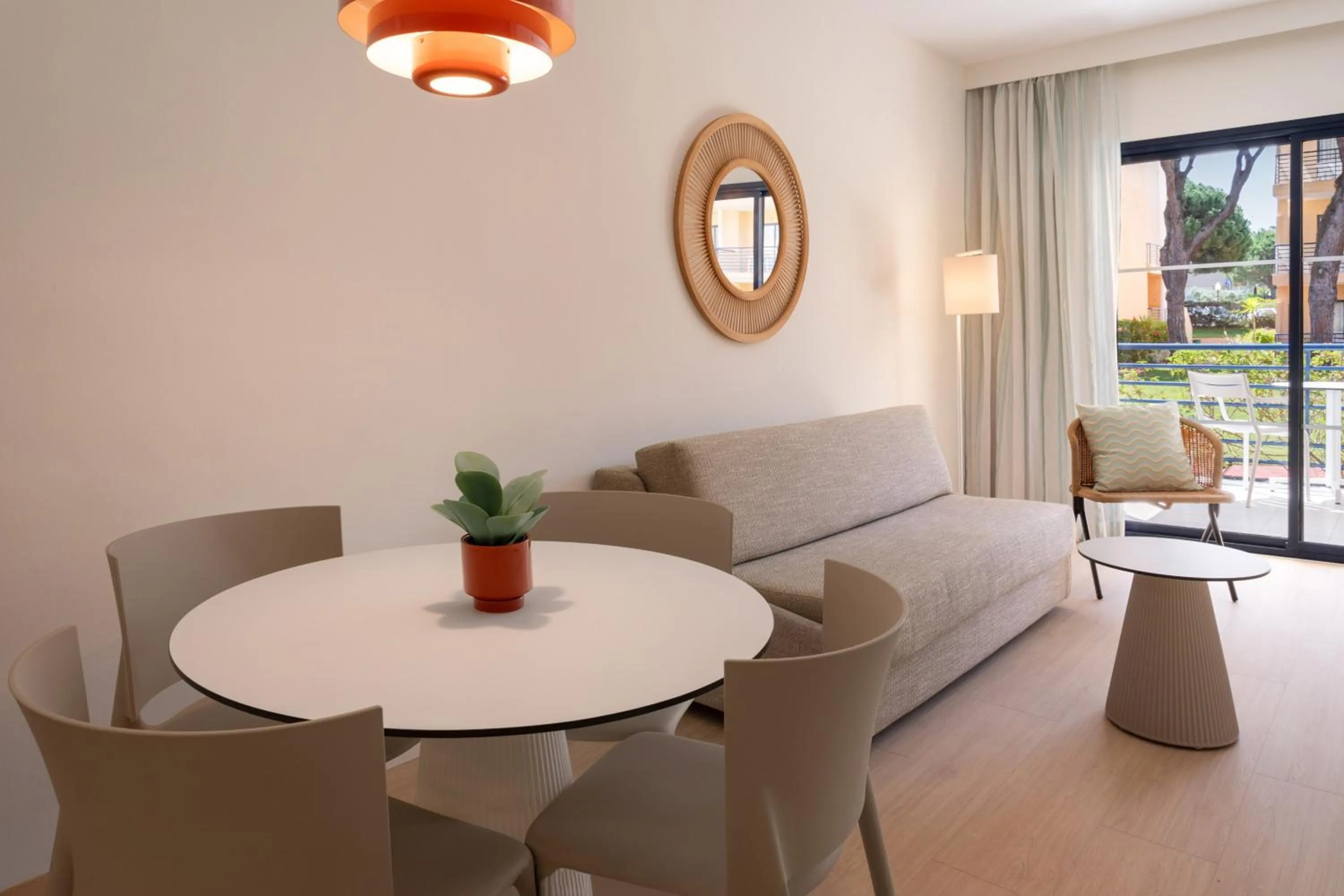 Living room in Sol Sancti Petri Aparthotel