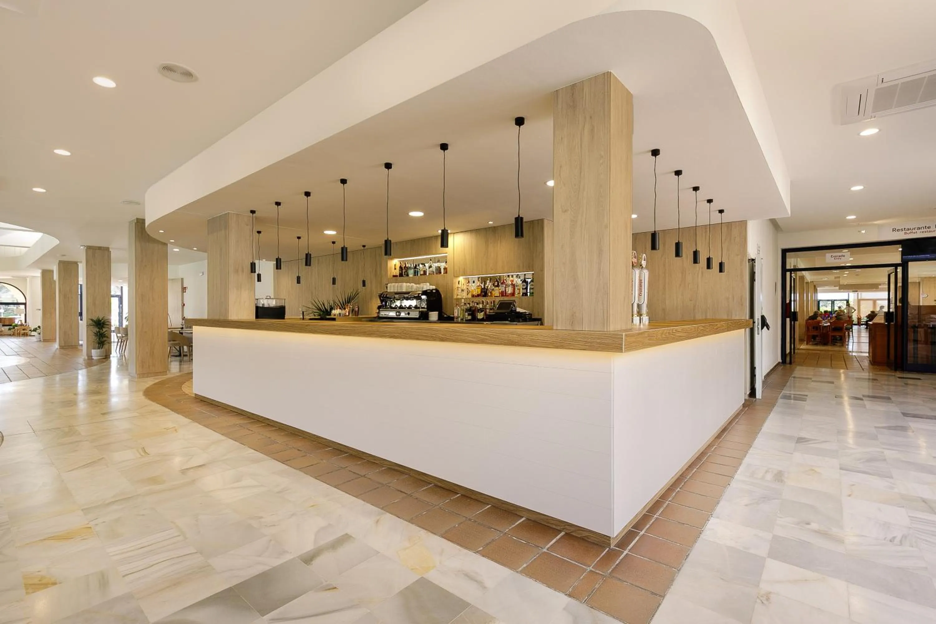 Facade/entrance in Sol Sancti Petri Aparthotel