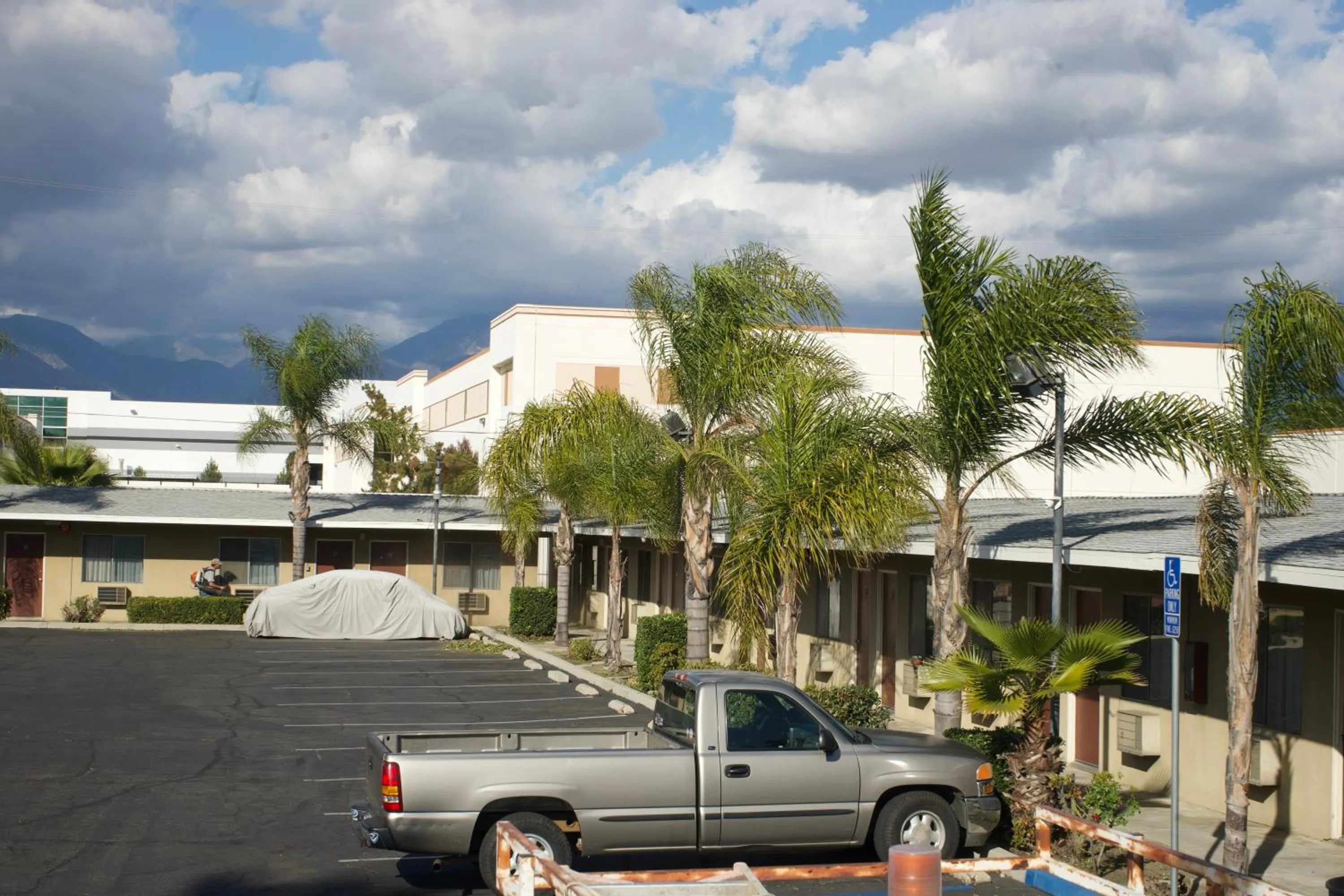 Property building in Sands Motel by Ontario Airport & Toyota Arena