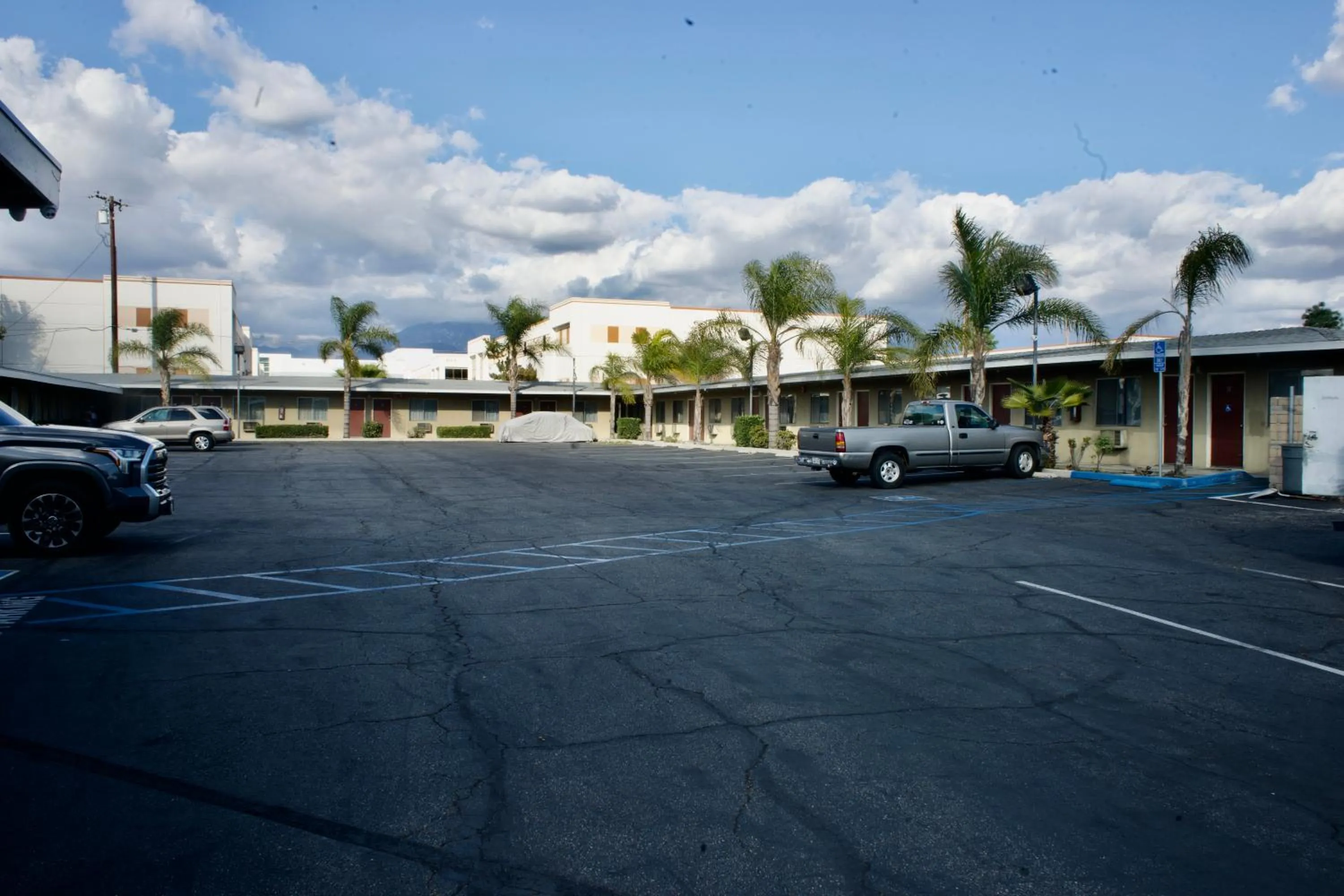 Property building in Sands Motel by Ontario Airport & Toyota Arena