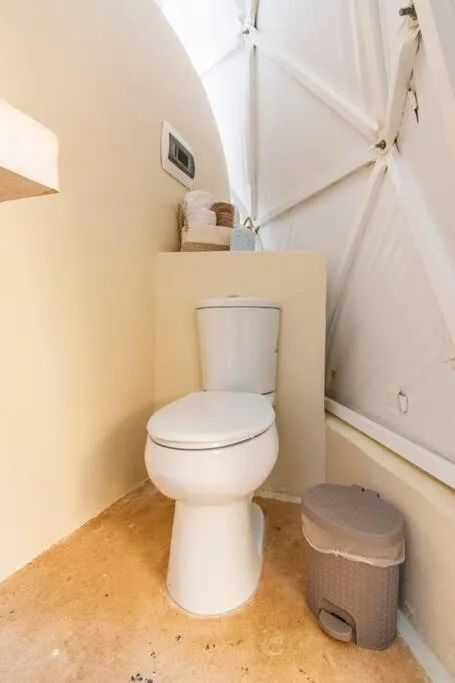 Toilet in Glamping Mayan Glam