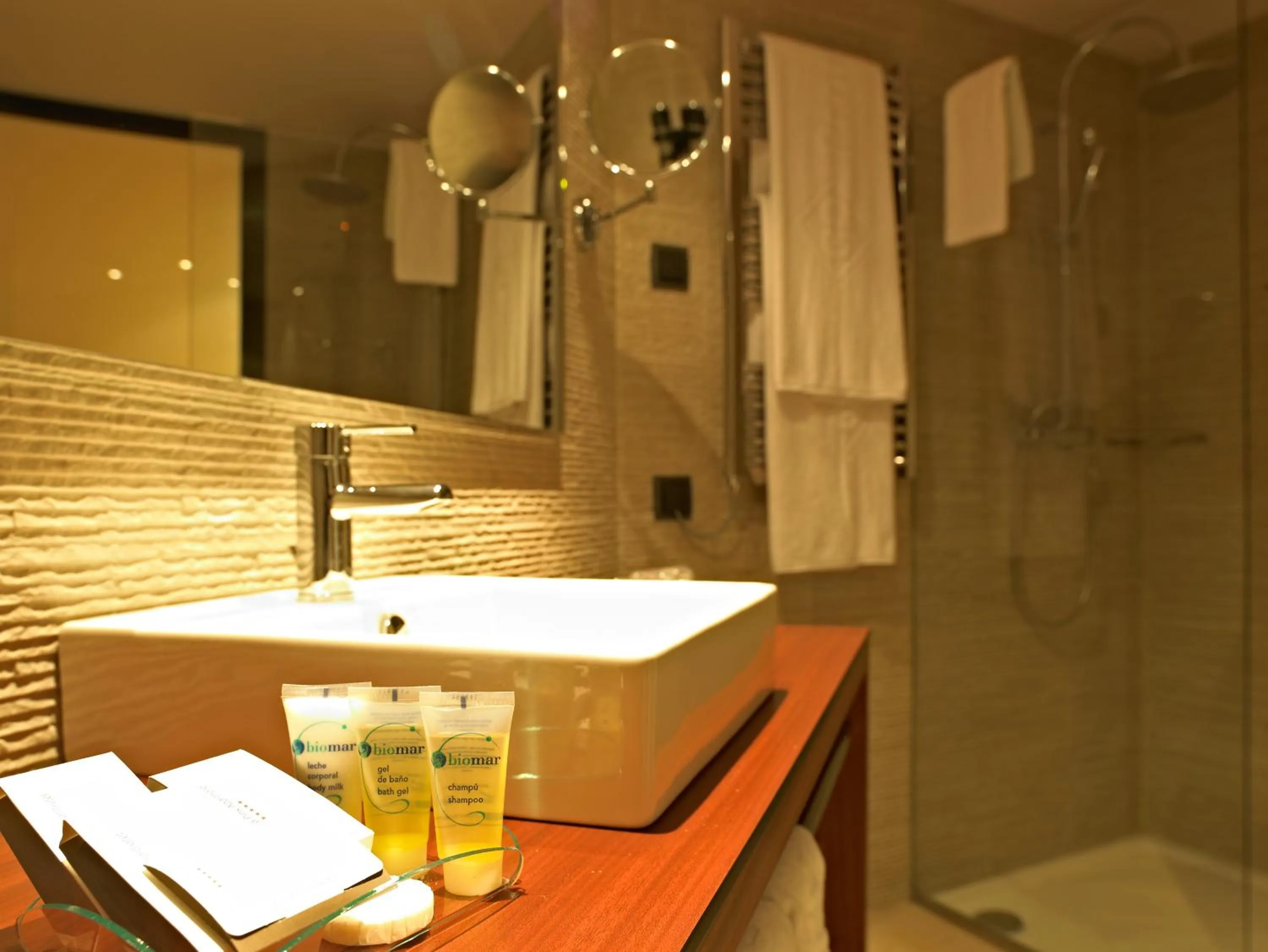 Shower in Protur Turo Pins 4* SUP