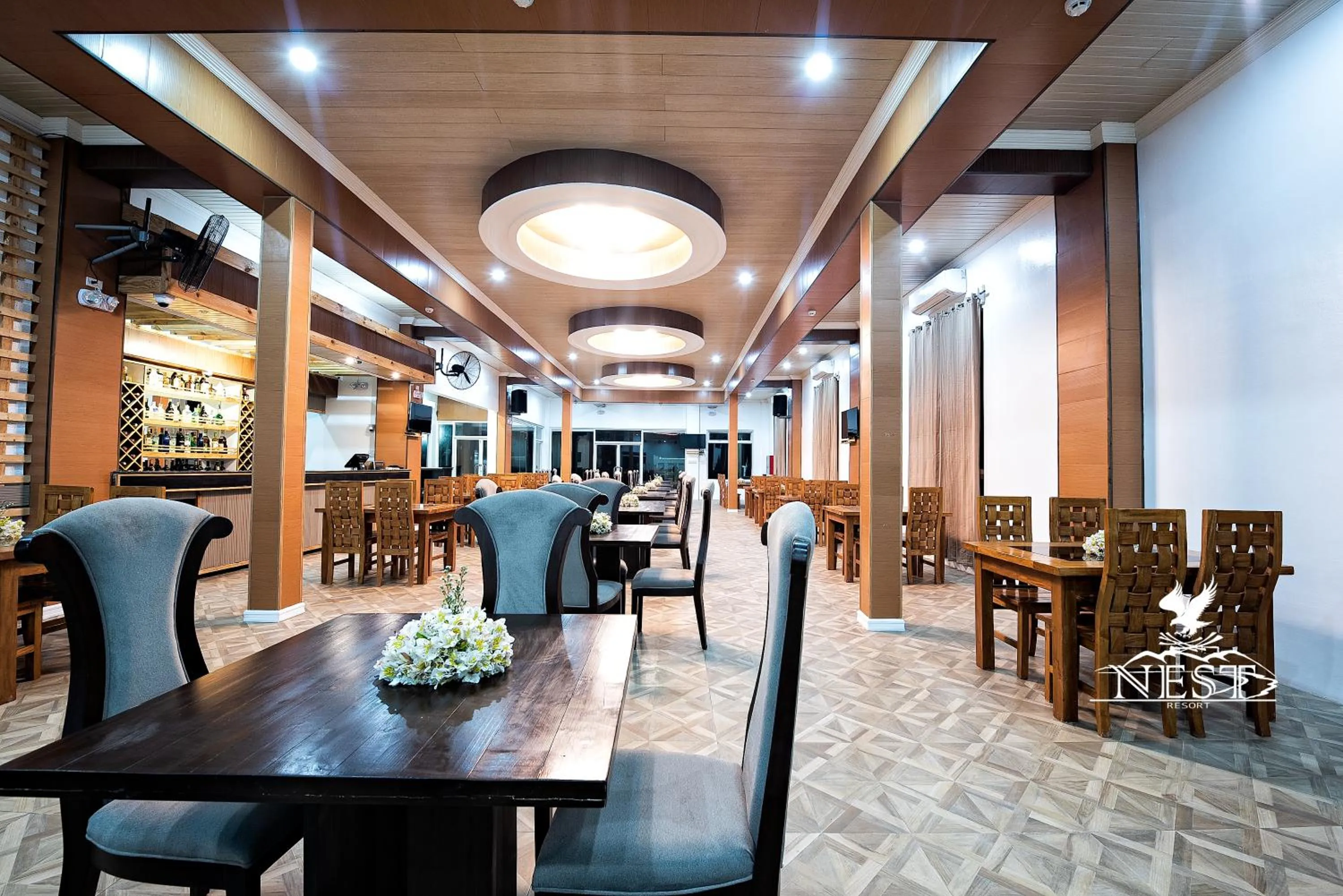 Restaurant/places to eat in Nest Resort