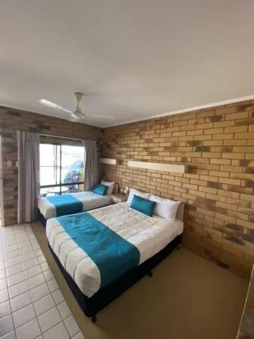 Bed in Boulder Opal Motor Inn