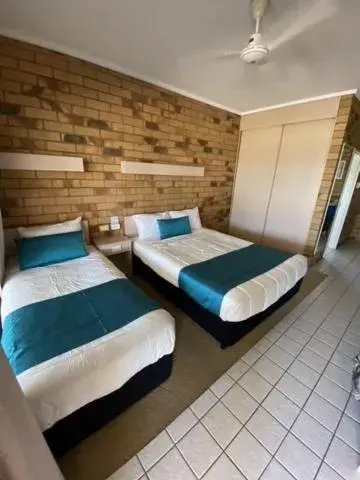 Standard Twin Room in Boulder Opal Motor Inn Standard Twin Room in Boulder Opal Motor Inn