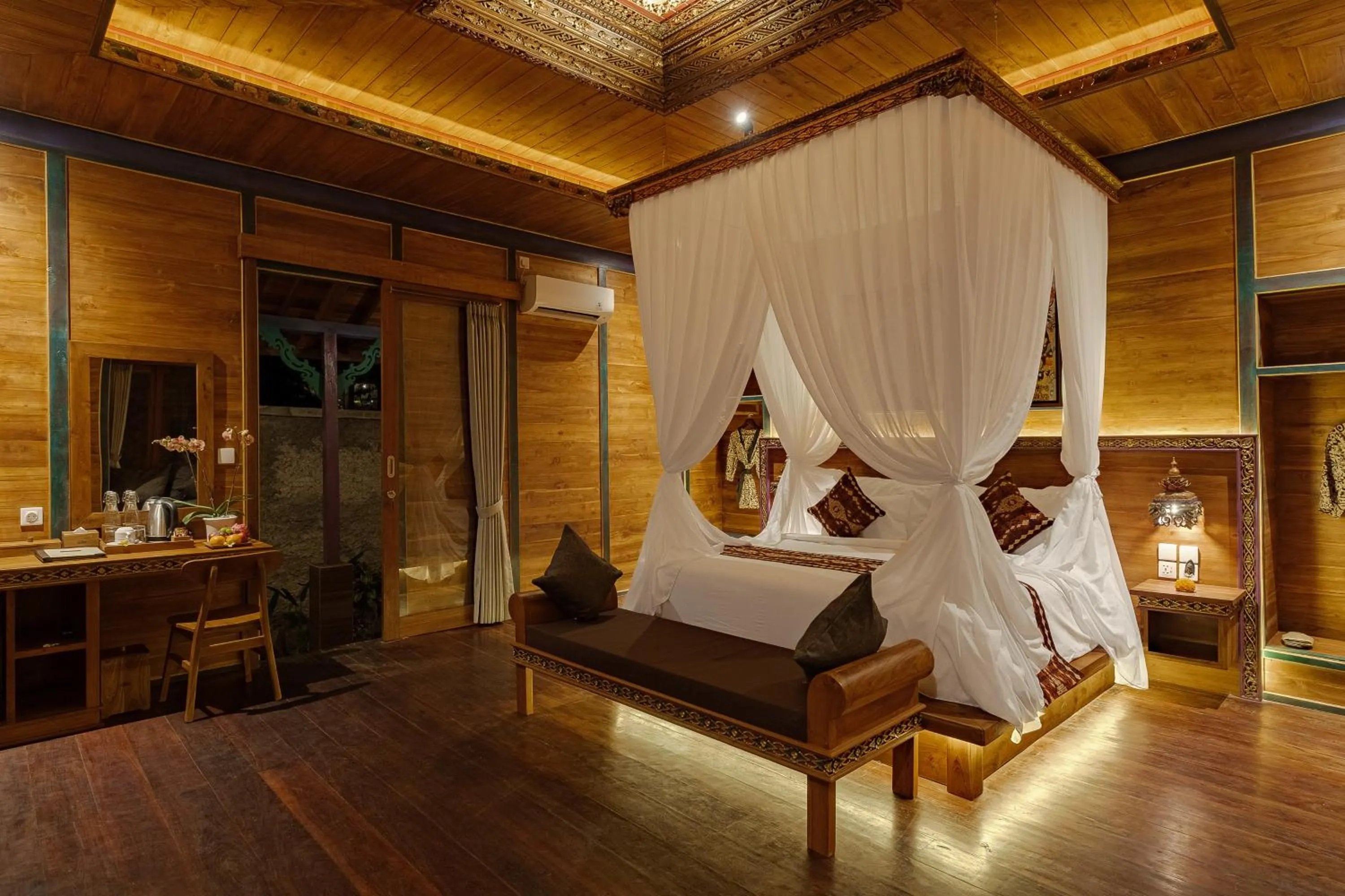 Bed in Gynandha Ubud Cottage