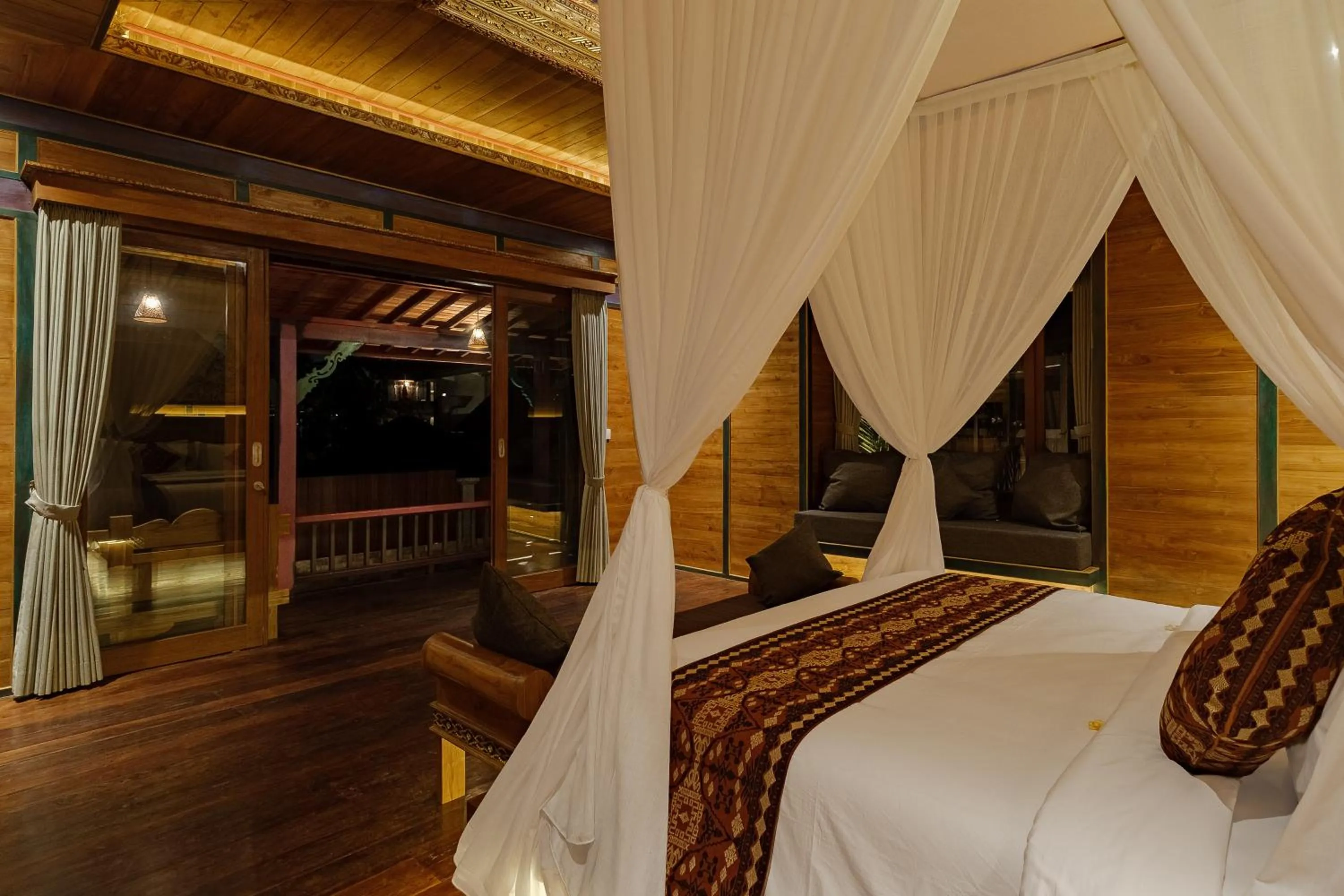 Bed in Gynandha Ubud Cottage
